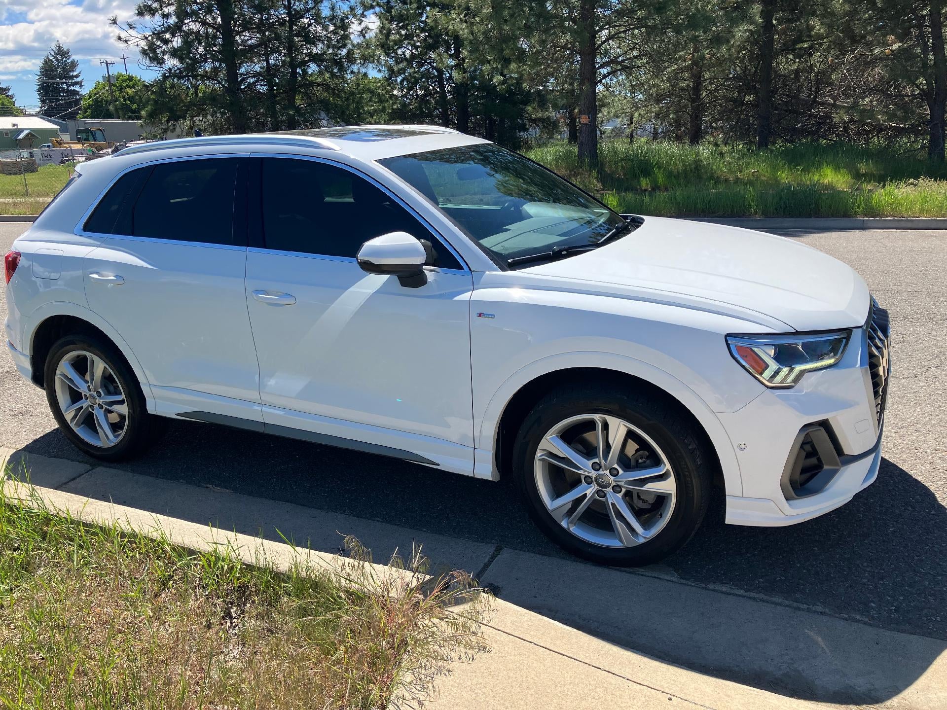 View vehicle photo 2
