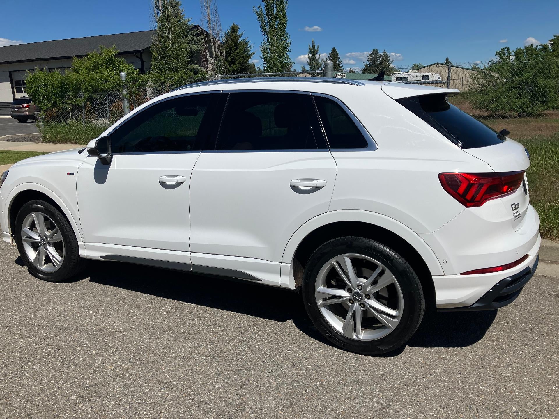 View vehicle photo 3