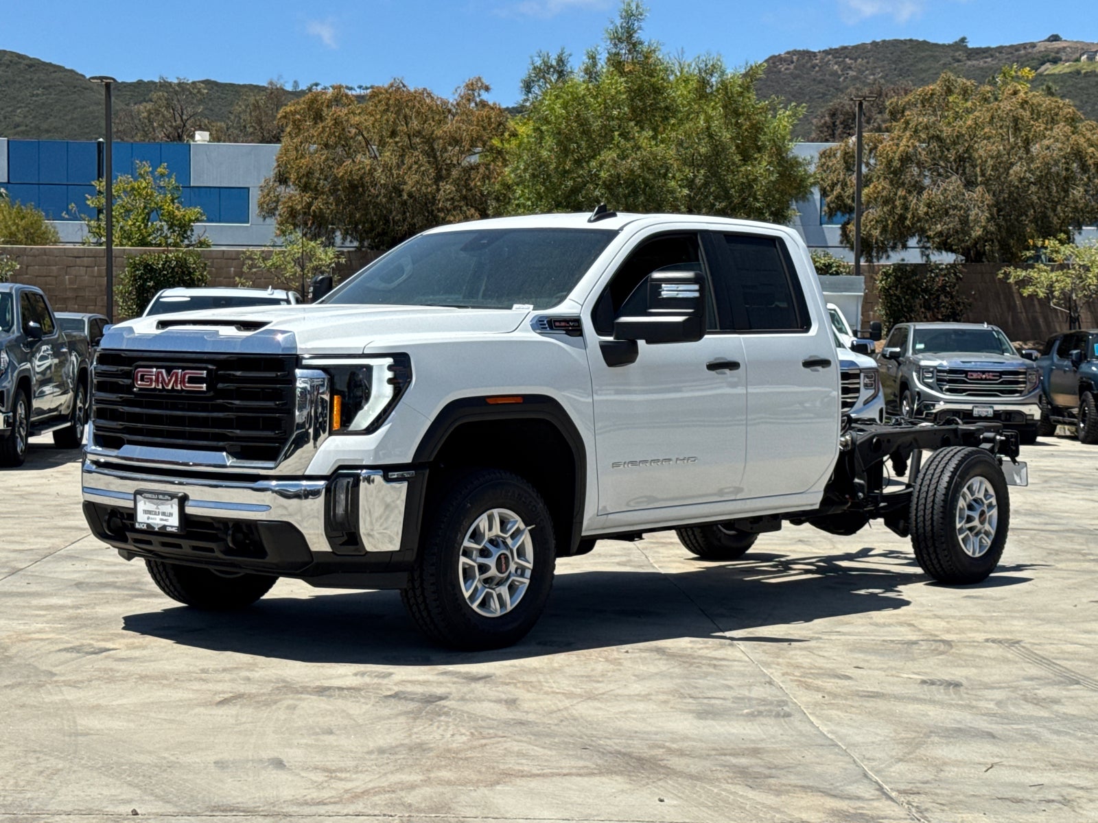 View vehicle photo 4