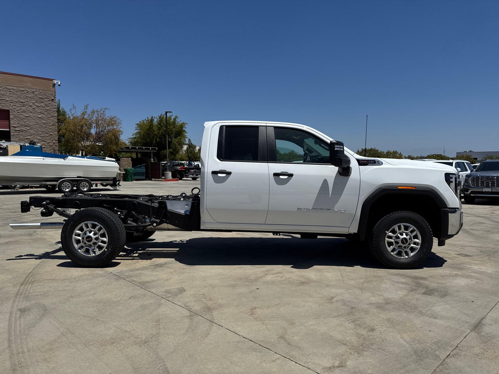 View vehicle photo 7