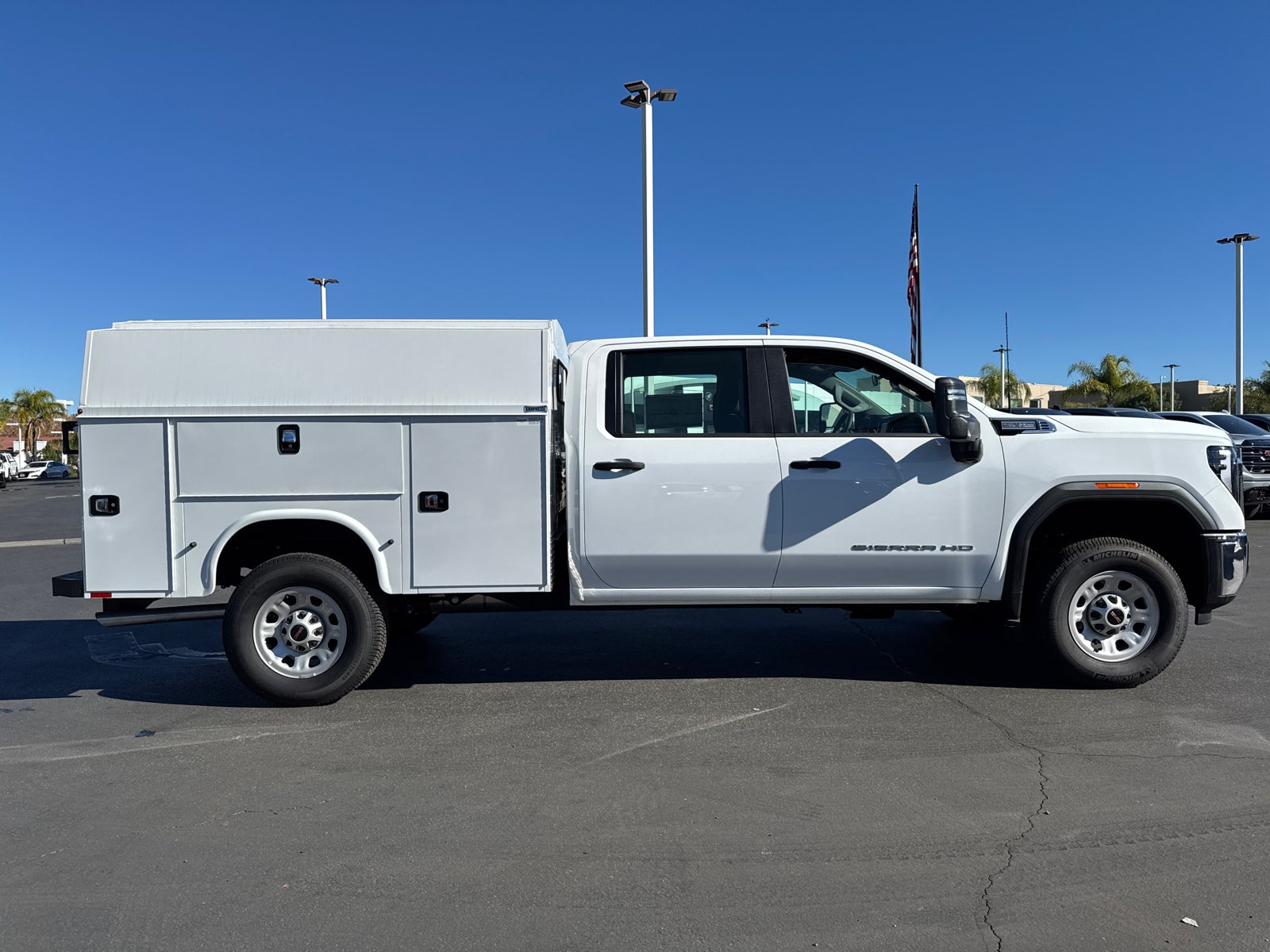 View vehicle photo 7