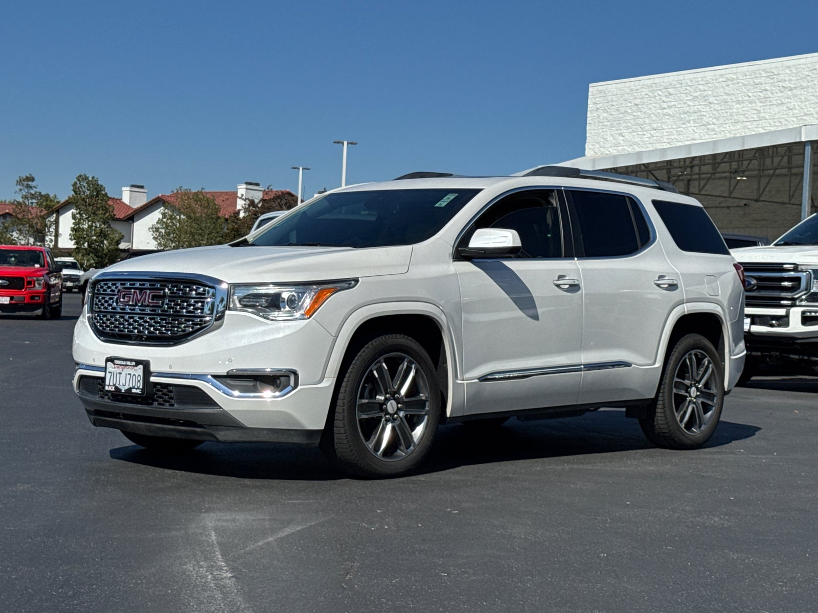 View vehicle photo 2
