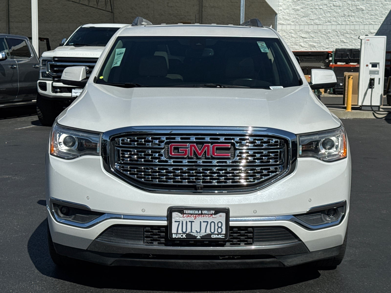 View vehicle photo 3