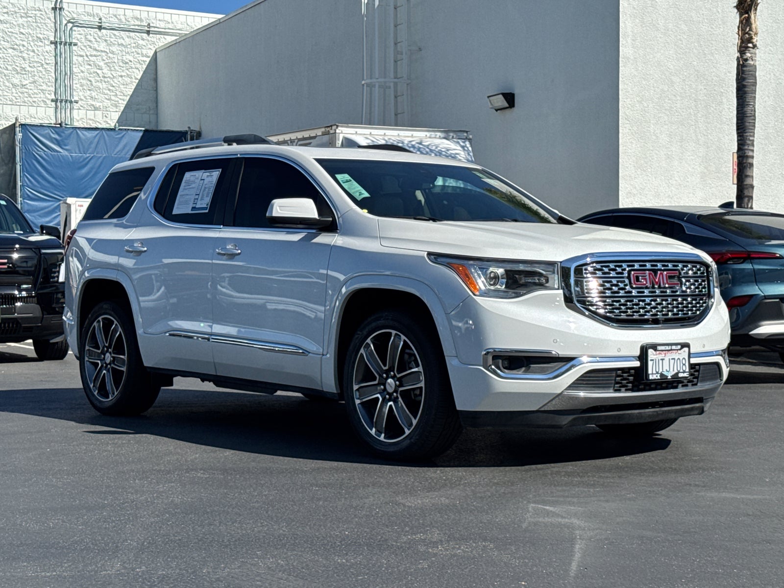 View vehicle photo 4