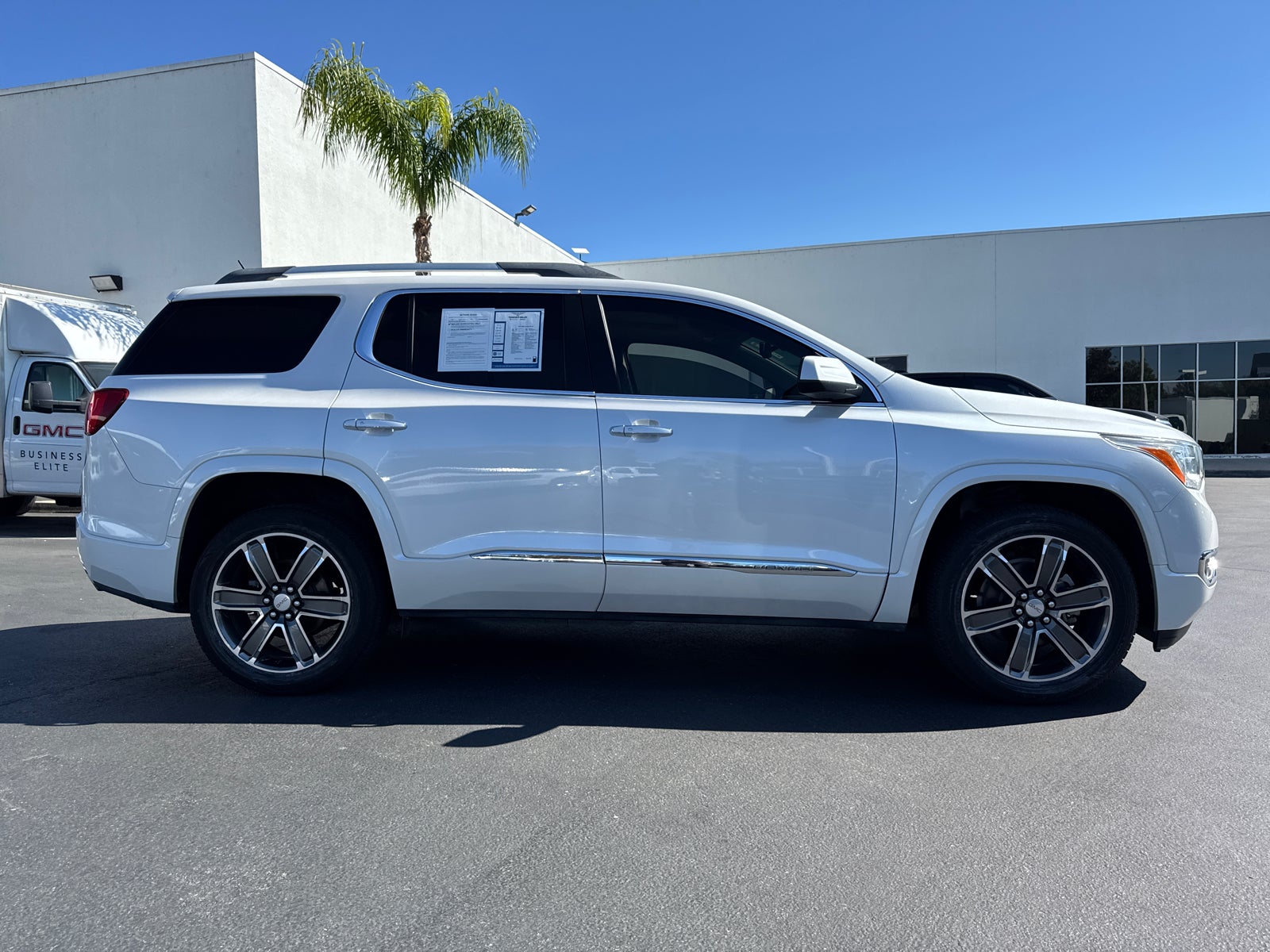 View vehicle photo 7