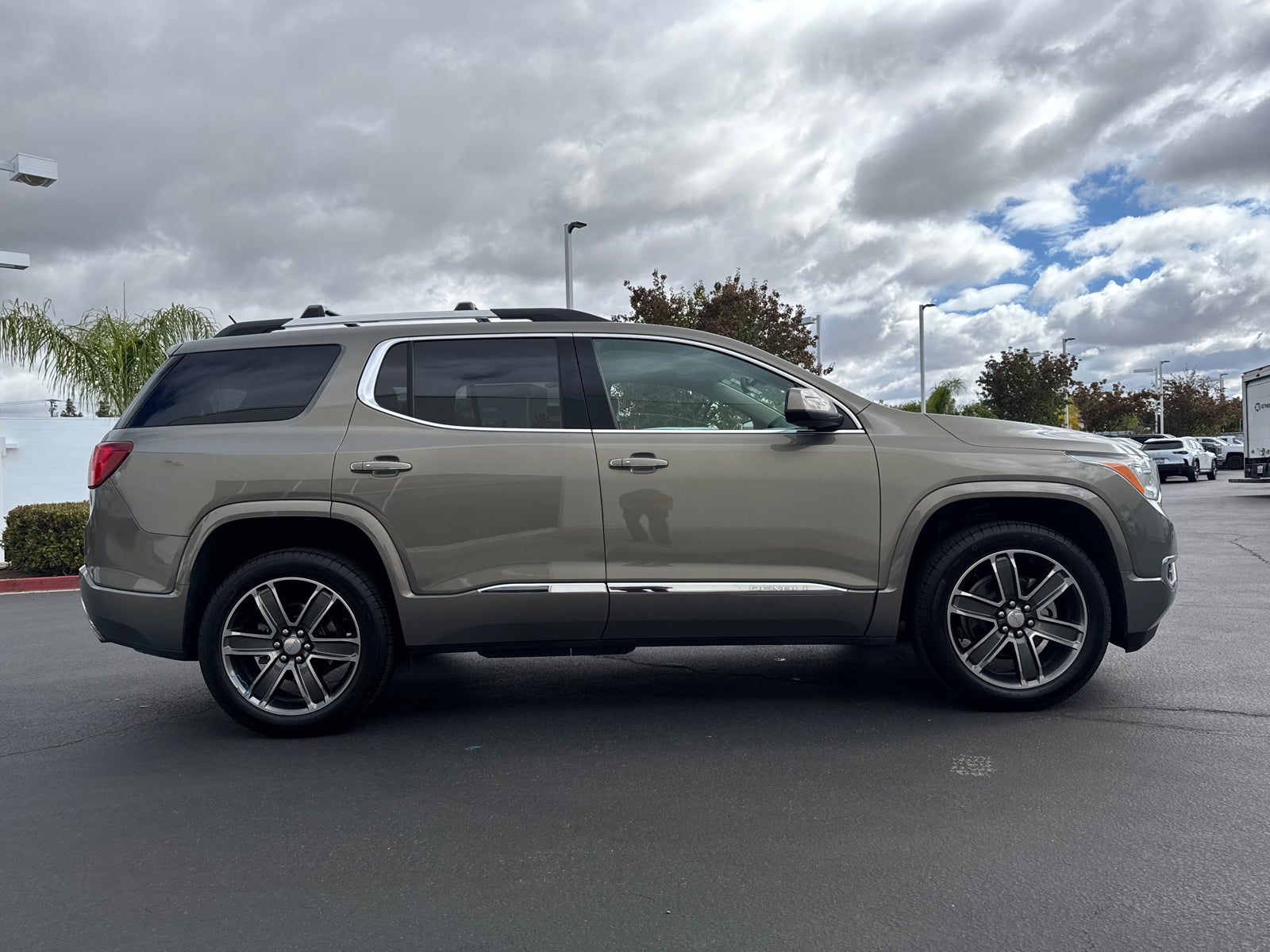 View vehicle photo 7