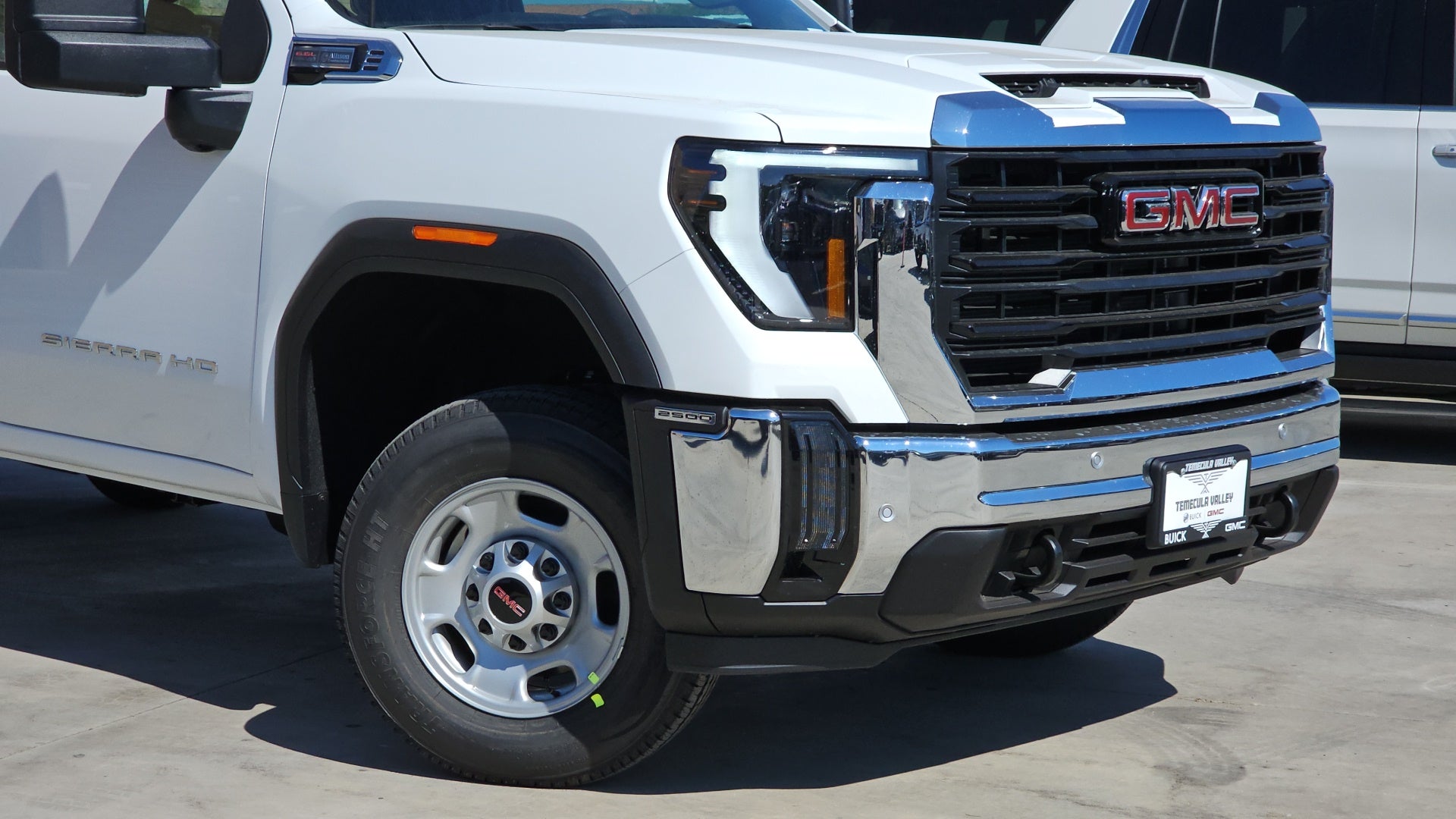 View vehicle photo 3