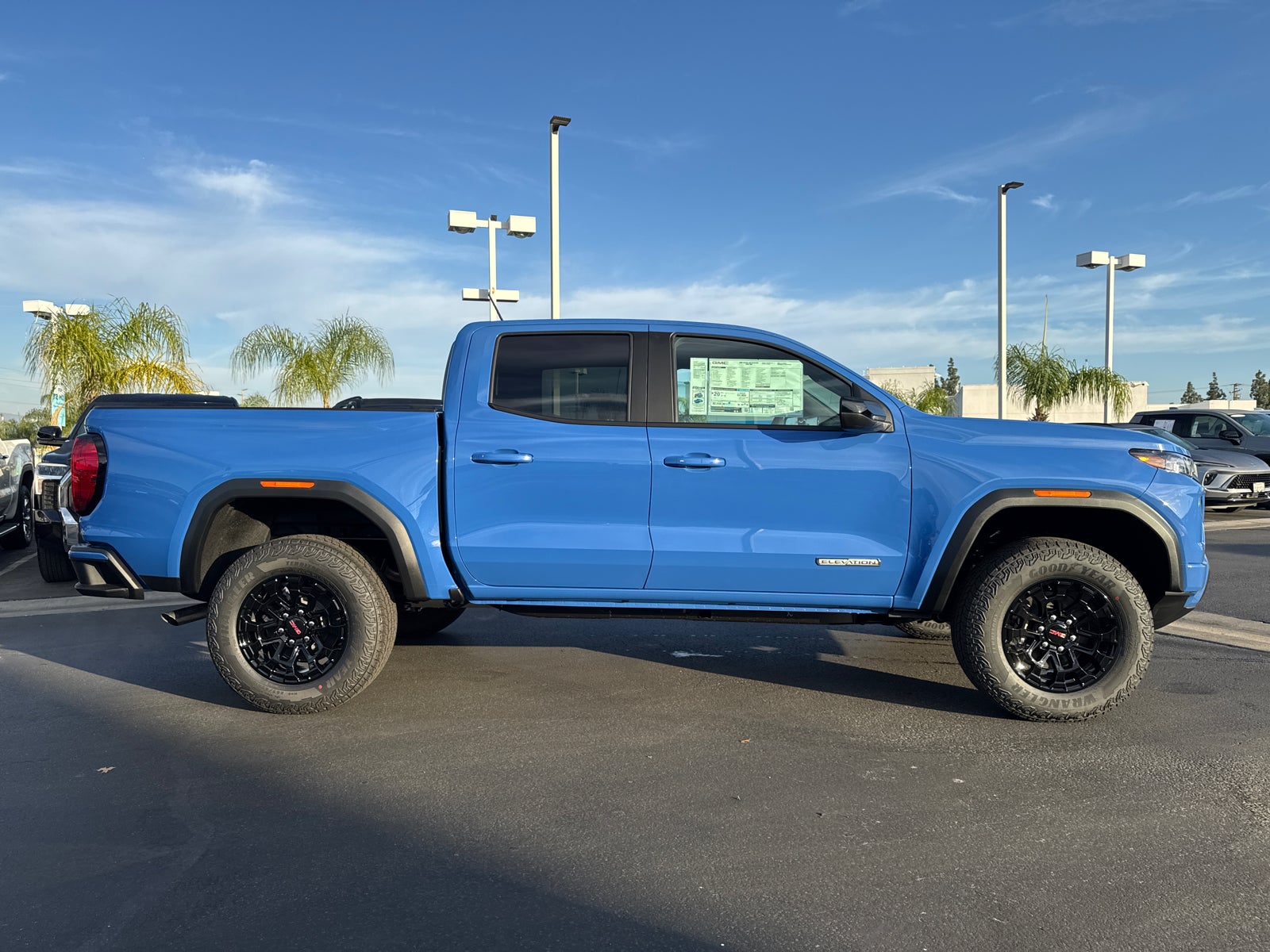 View vehicle photo 7