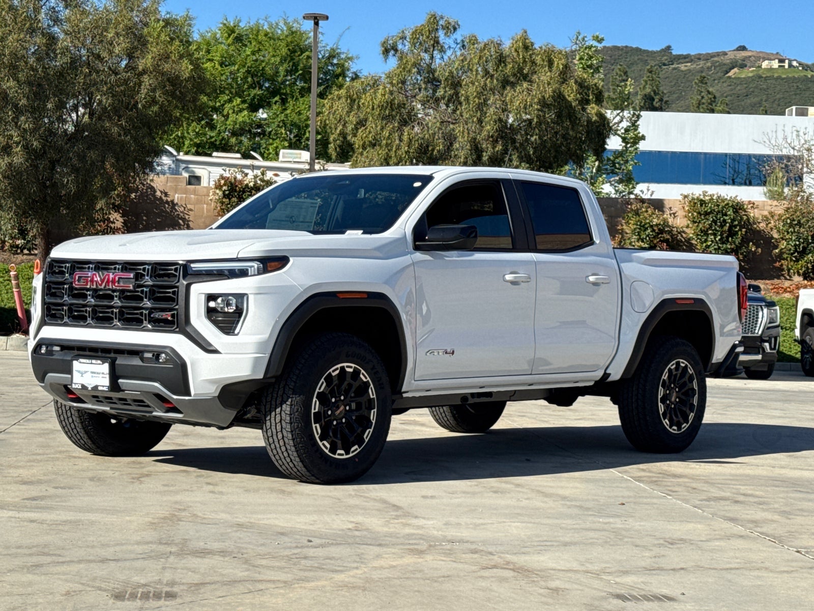 View vehicle photo 4