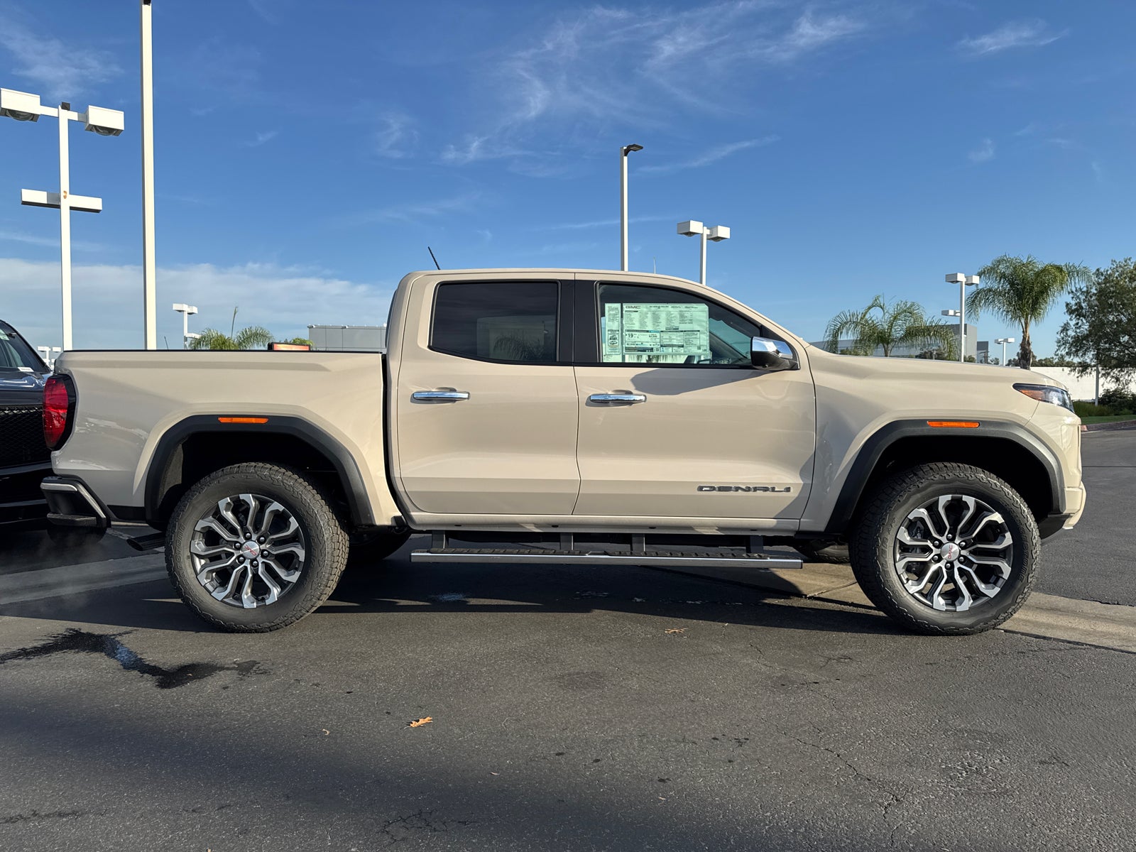 View vehicle photo 7