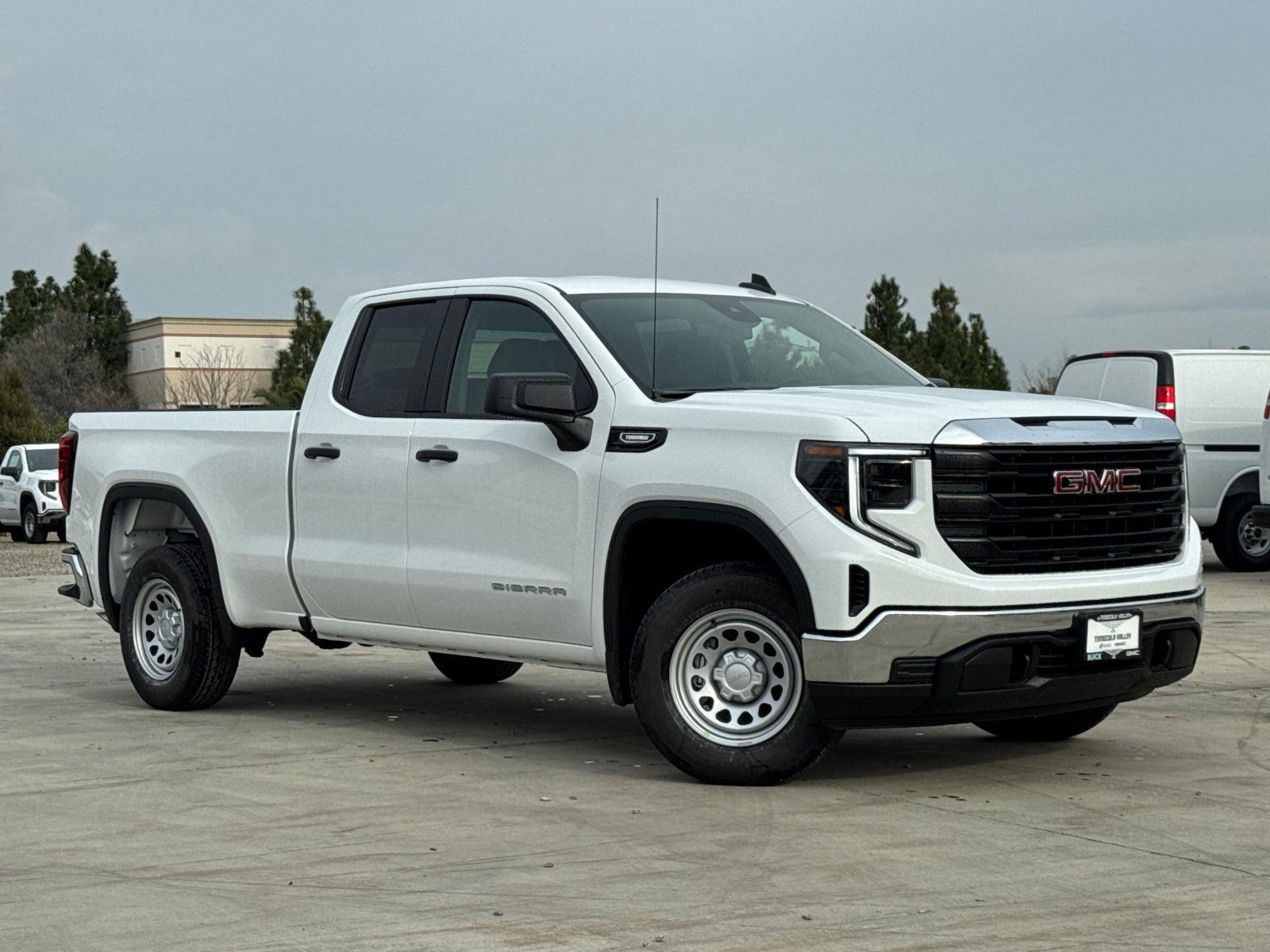 View vehicle photo 2