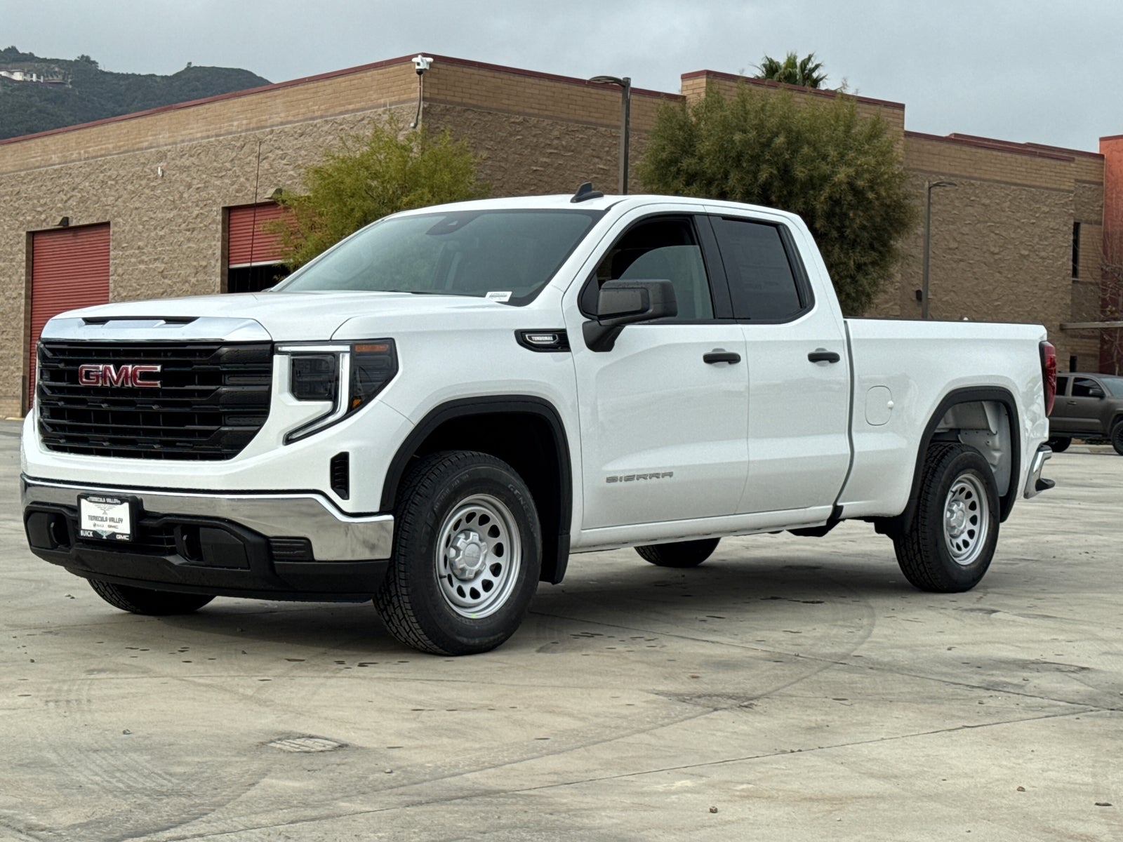 View vehicle photo 4