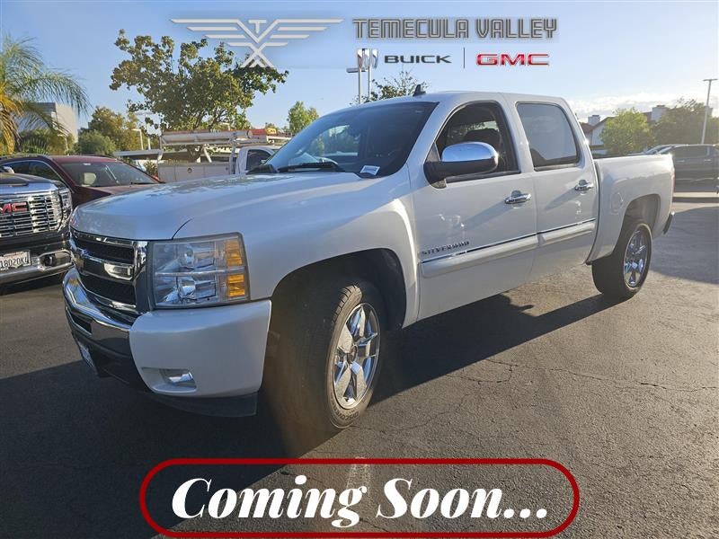 White Diamond Tricoat 2011 Chevrolet Silverado 1500 Pickup Truck 4X2 Automatic