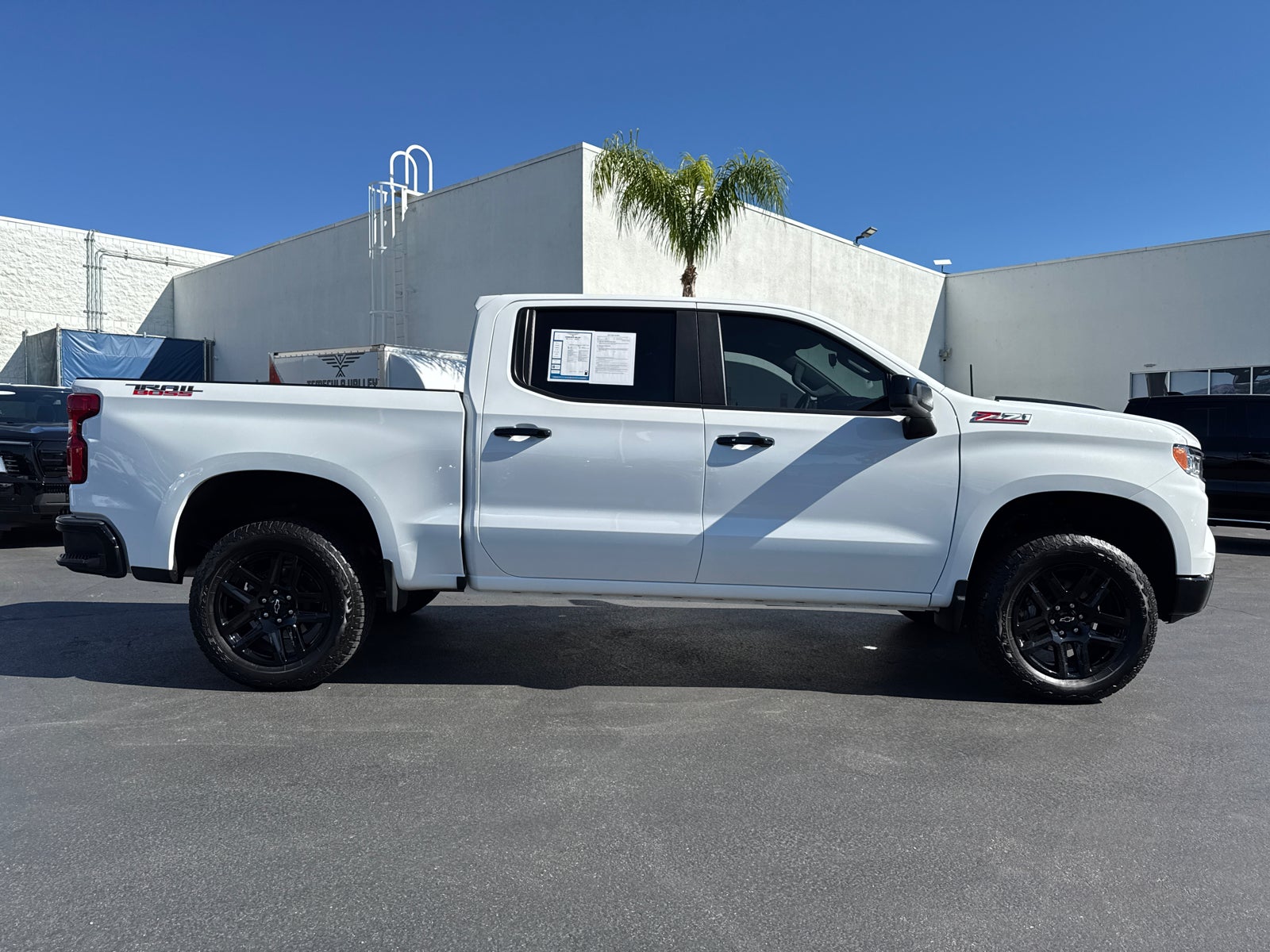View vehicle photo 7