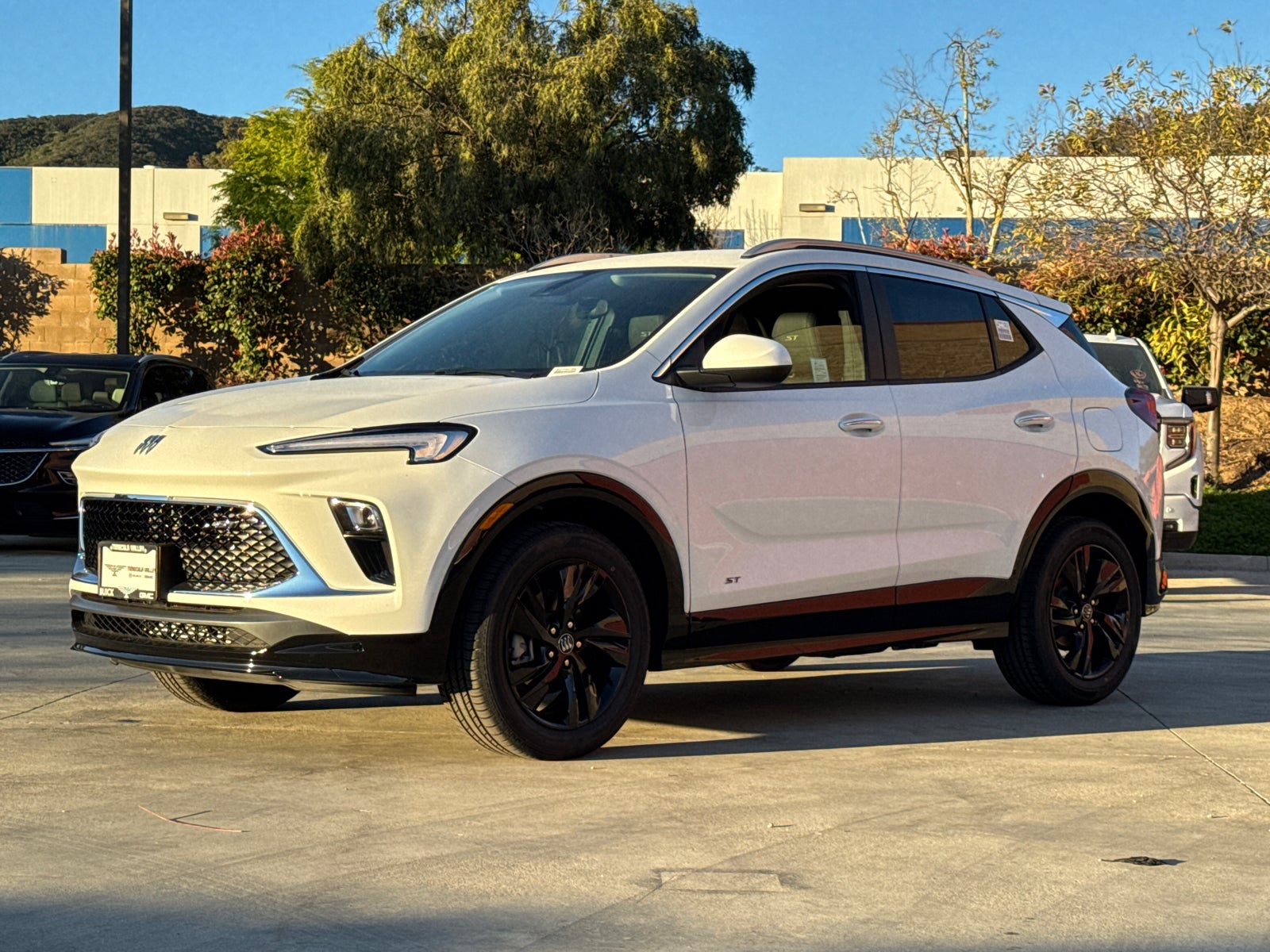 View vehicle photo 4