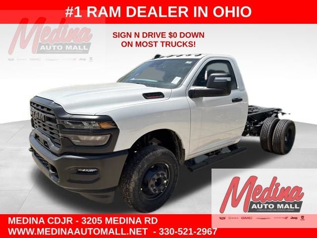 Bright White Clear-Coat Exterior Paint 2026 RAM 3500 Chassis Pickup Truck Four-Wheel Drive 8-Speed Automatic