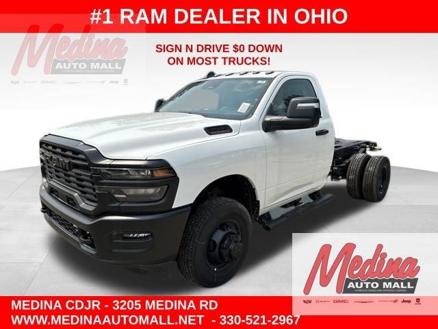 Bright White Clear-Coat Exterior Paint 2026 RAM 3500 Chassis Pickup Truck Four-Wheel Drive 8-Speed Automatic