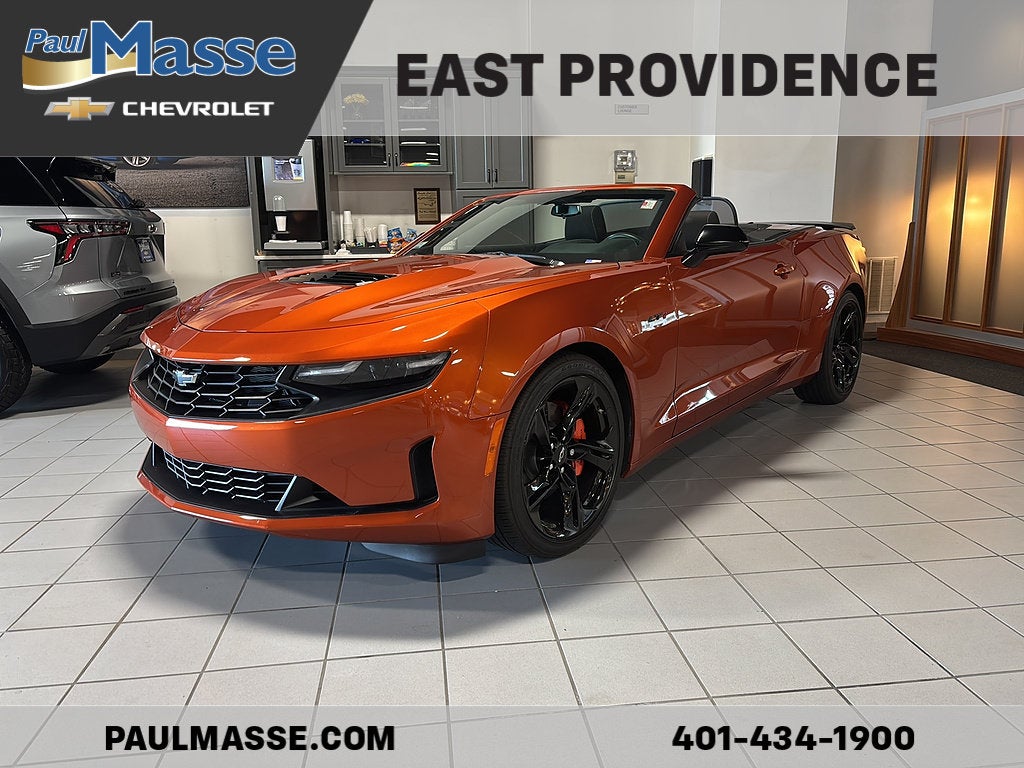 2023 Chevrolet Camaro Naranja (Vivid Orange Metallic) Descapotable Tracción trasera Manual