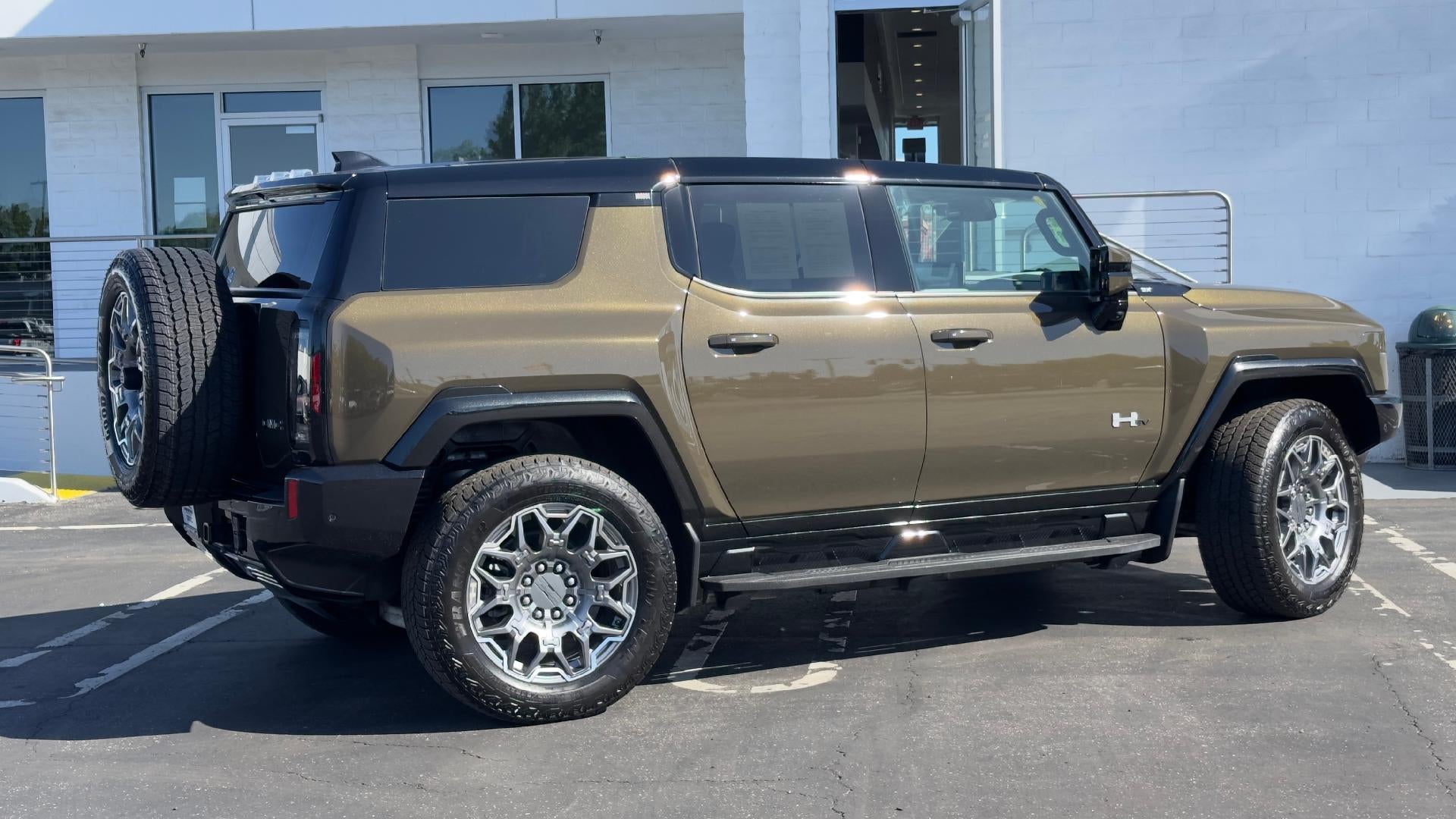 View vehicle photo 4