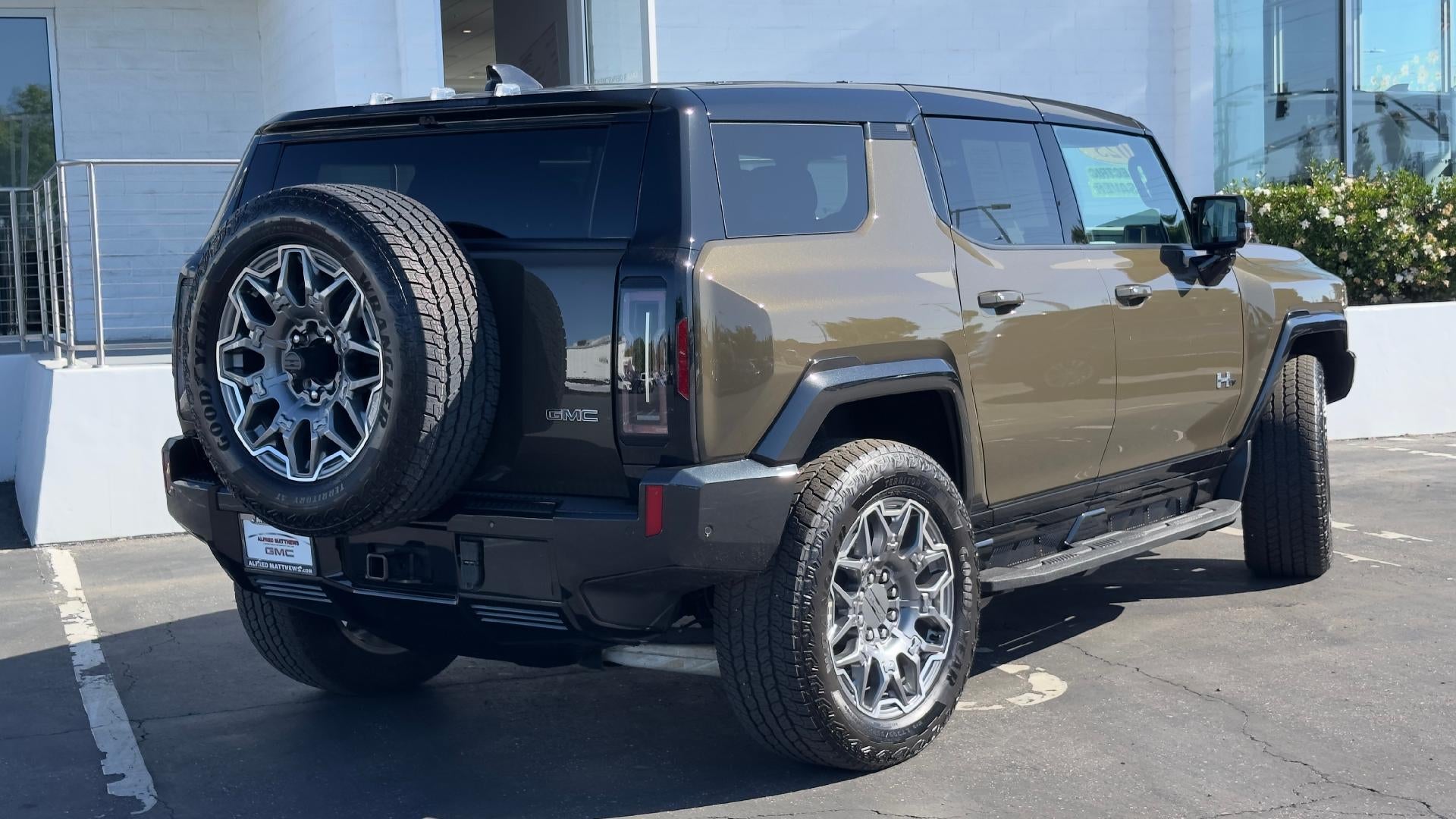View vehicle photo 5