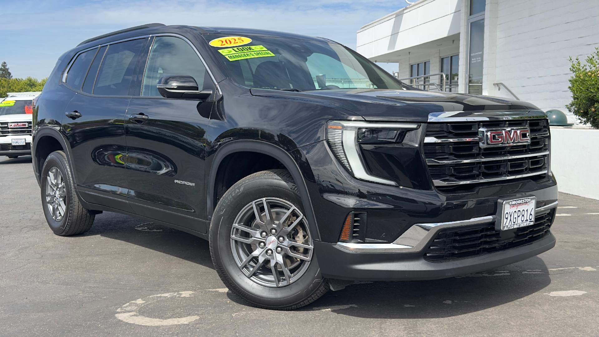 Black (Ebony Twilight Metallic) 2025 GMC Acadia SUV / Crossover Front-Wheel Drive Automatic