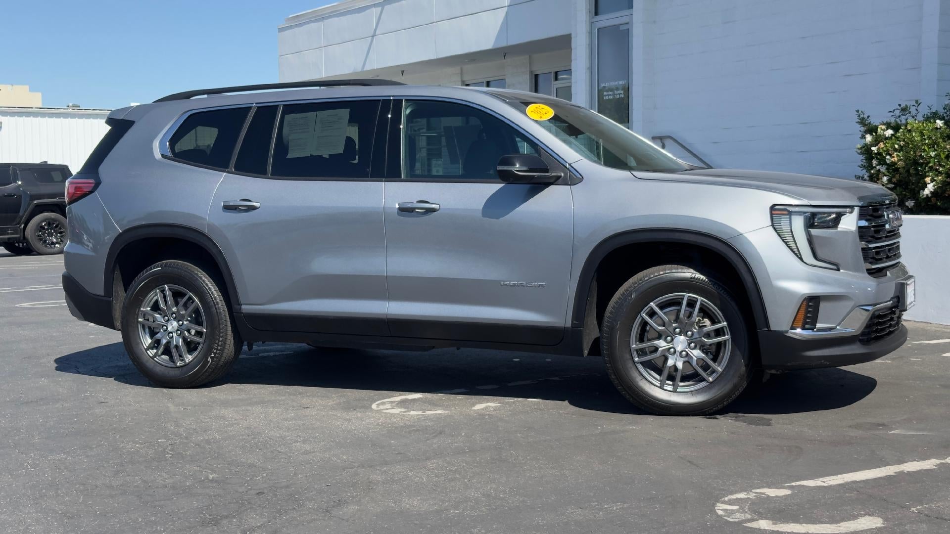 View vehicle photo 2