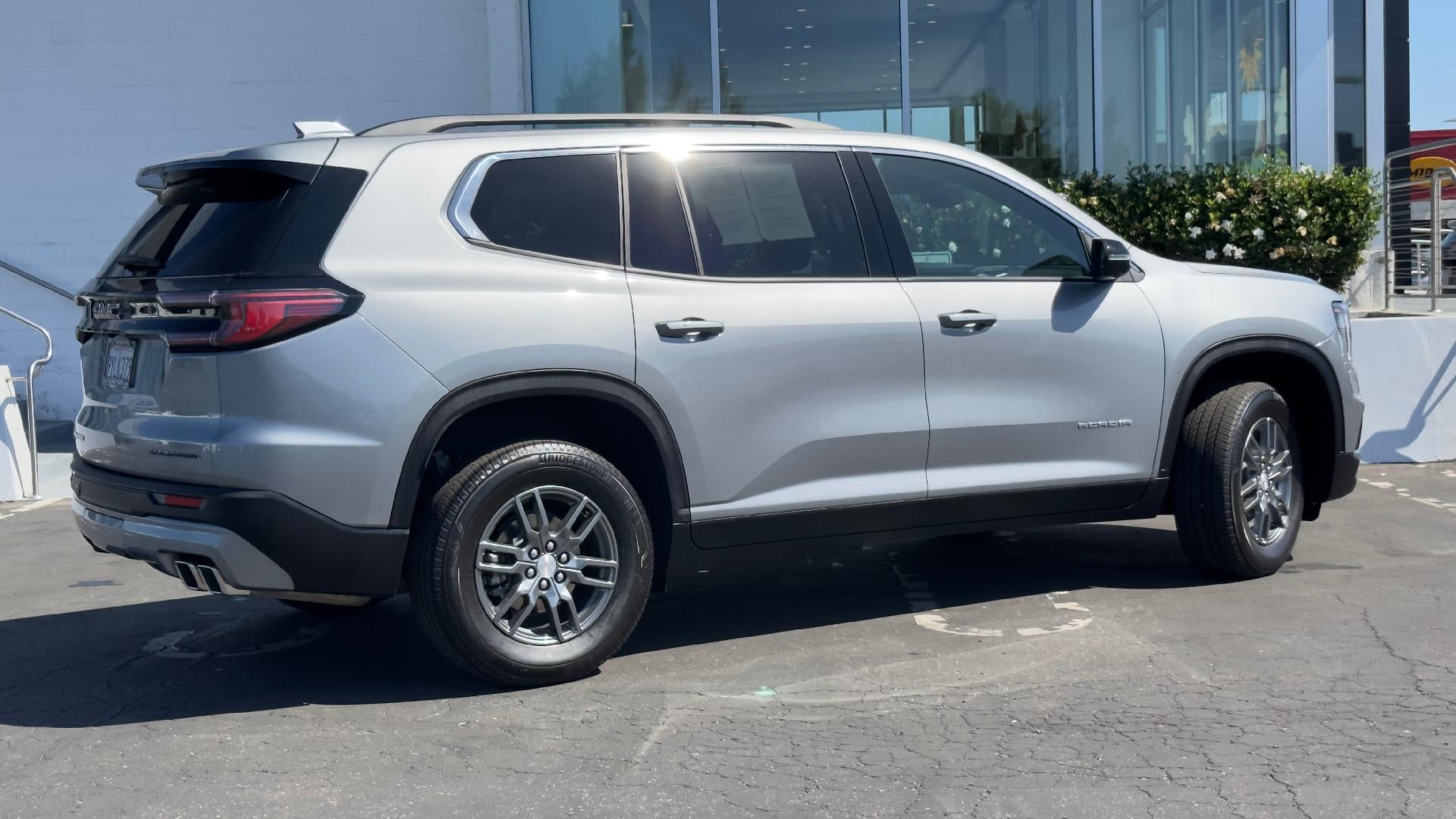 View vehicle photo 4