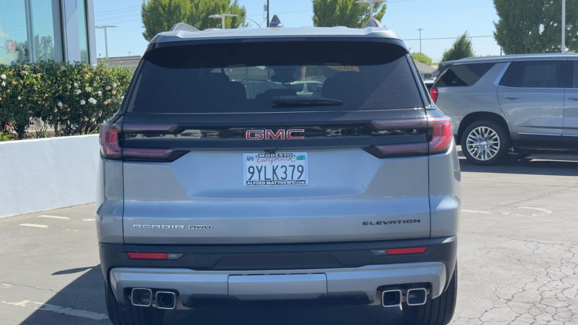 View vehicle photo 6