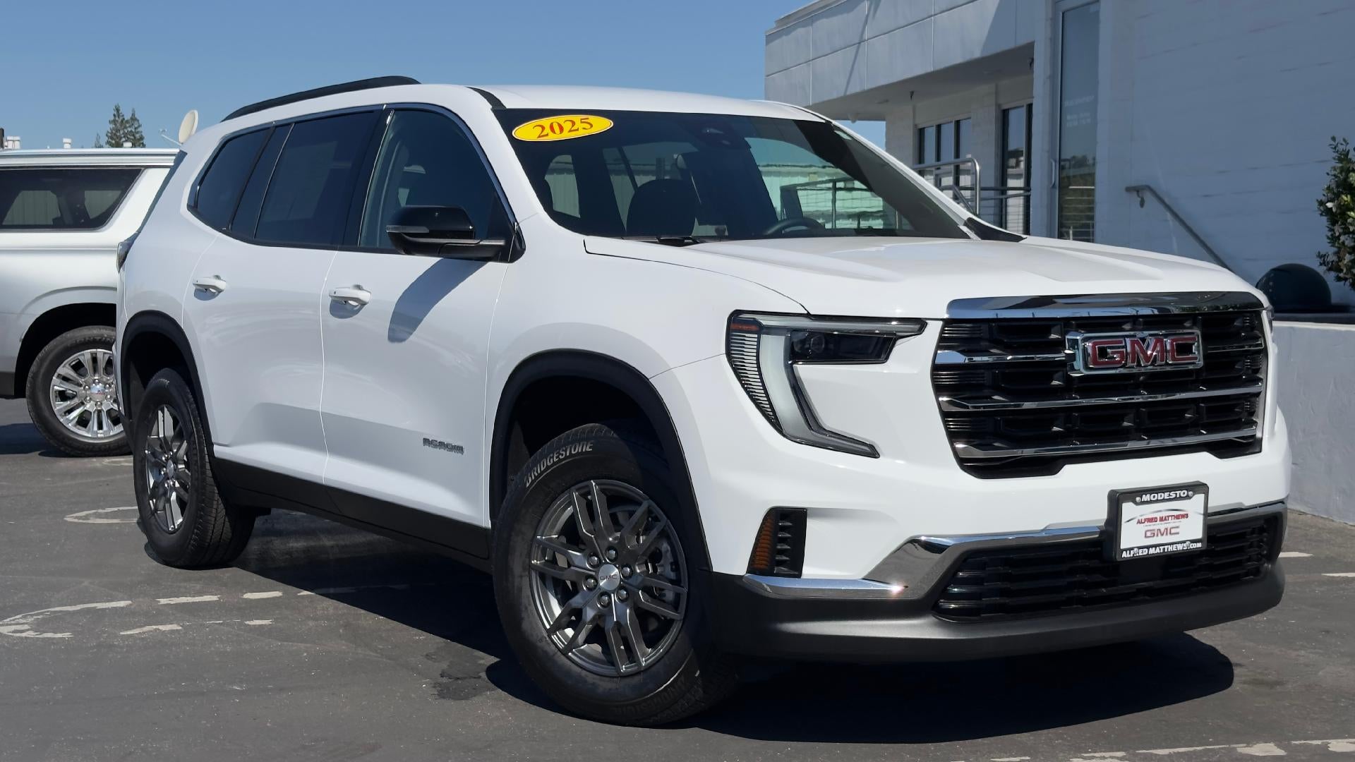 Summit White 2025 GMC Acadia SUV / Crossover Four-Wheel Drive Automatic