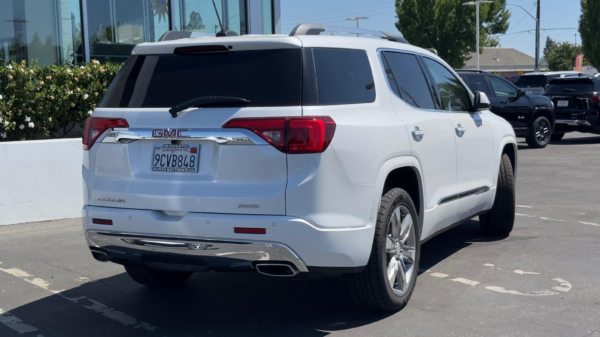 View vehicle photo 5