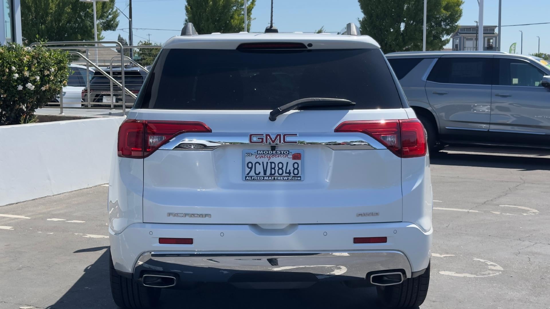 View vehicle photo 6