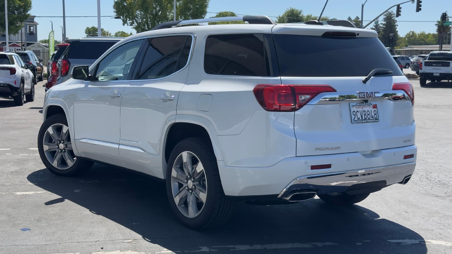 View vehicle photo 7