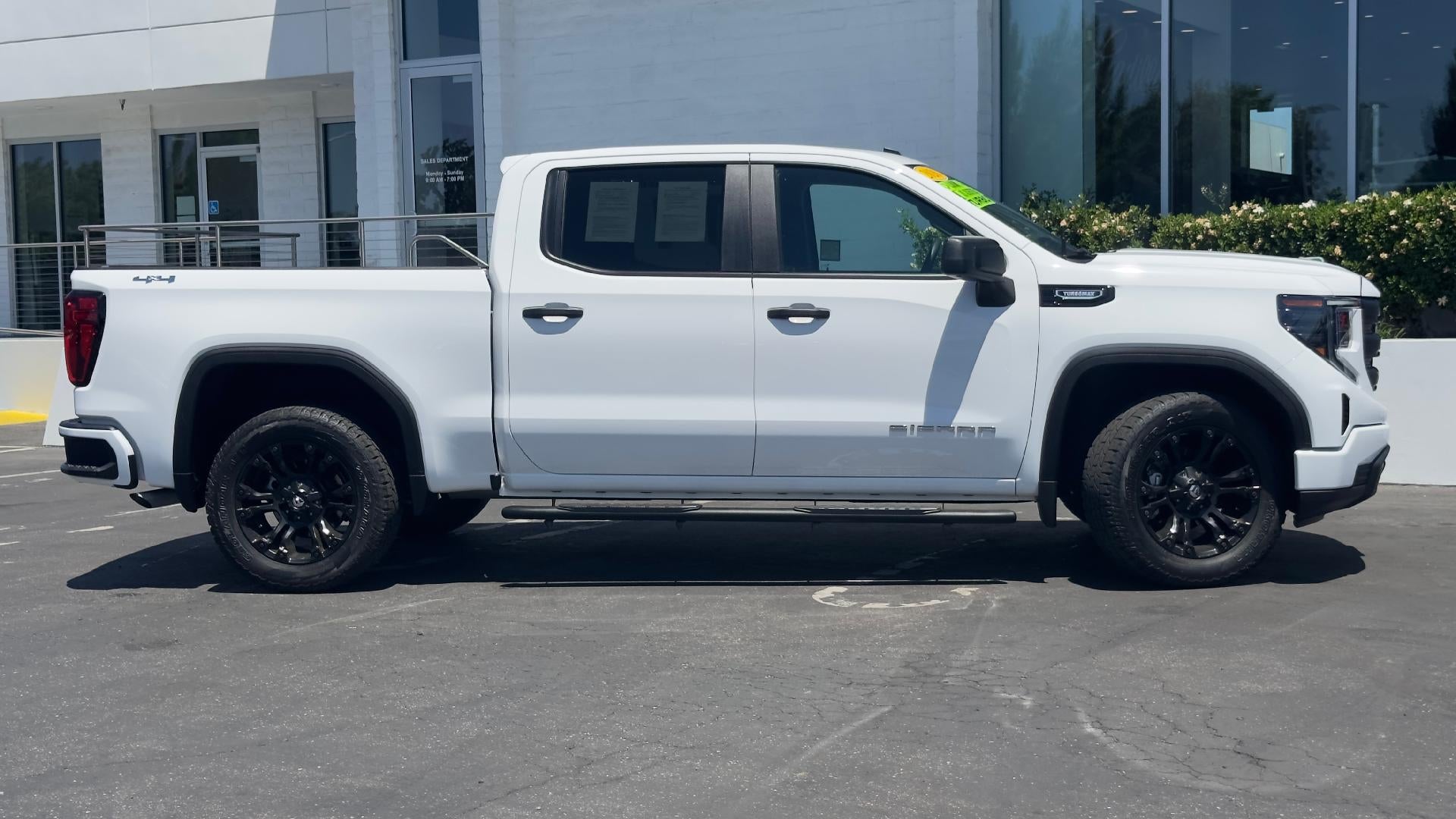 View vehicle photo 3