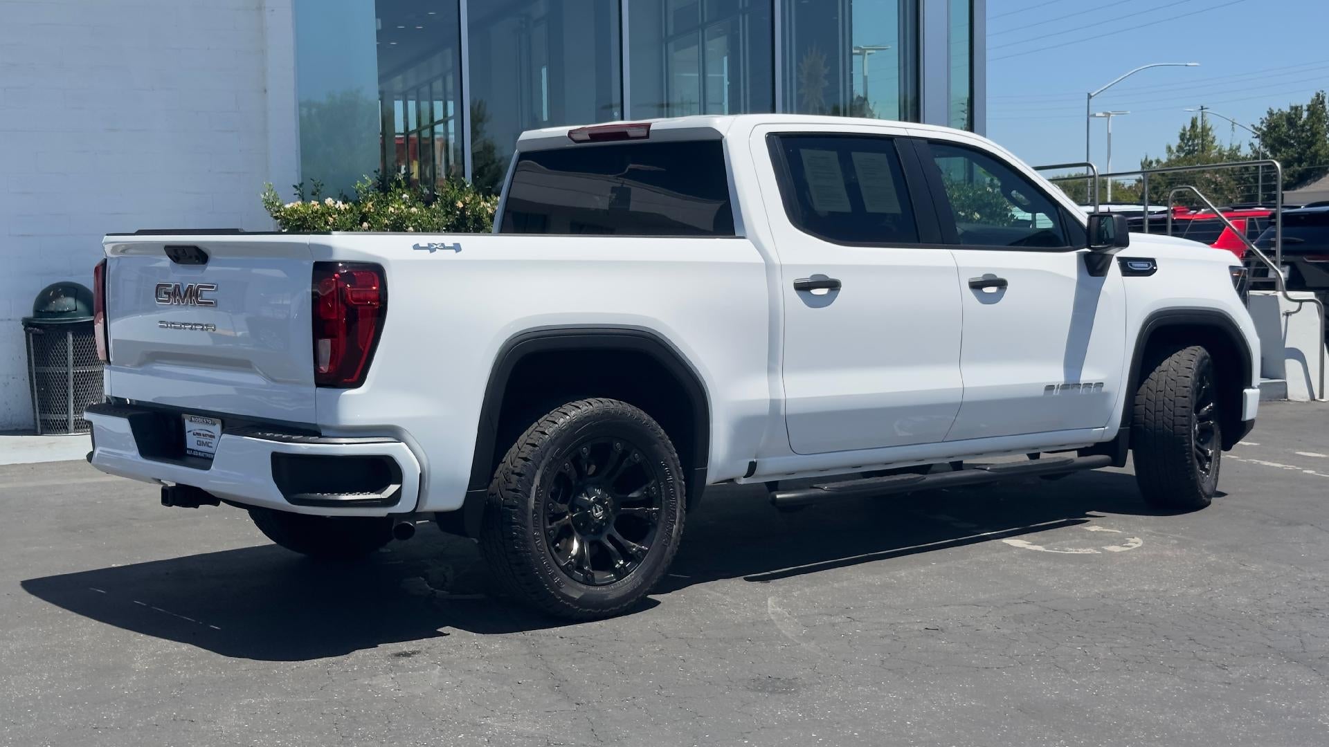 View vehicle photo 4