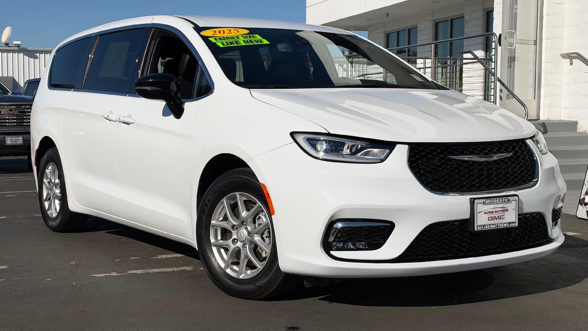 2025 Chrysler Pacifica Select FWD