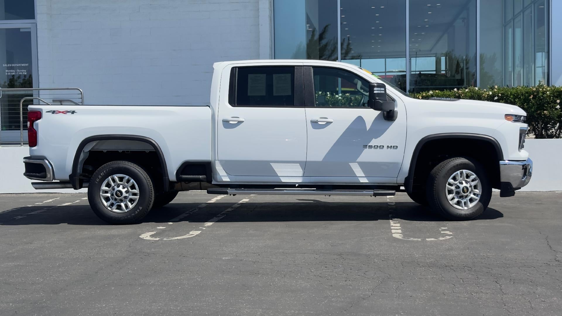 View vehicle photo 3