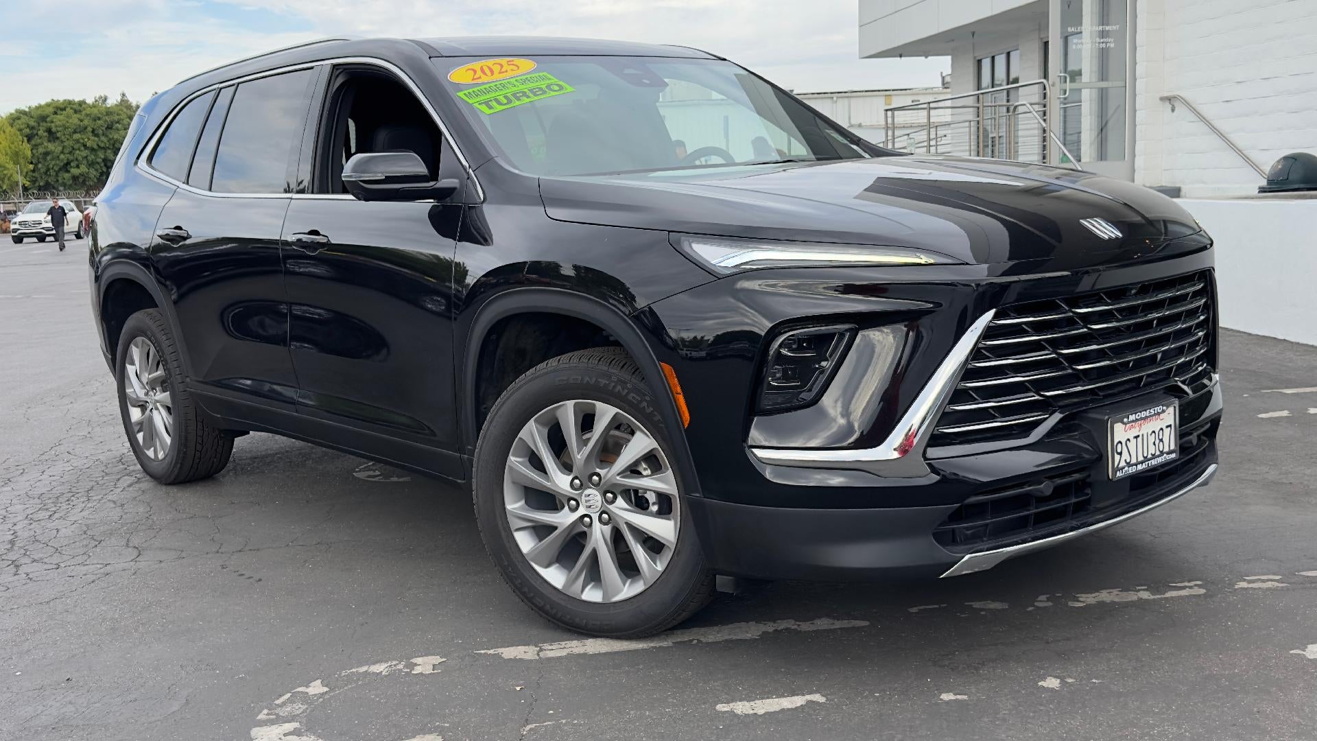 Black (Ebony Twilight Metallic) 2025 Buick Enclave SUV / Crossover Front-Wheel Drive Automatic