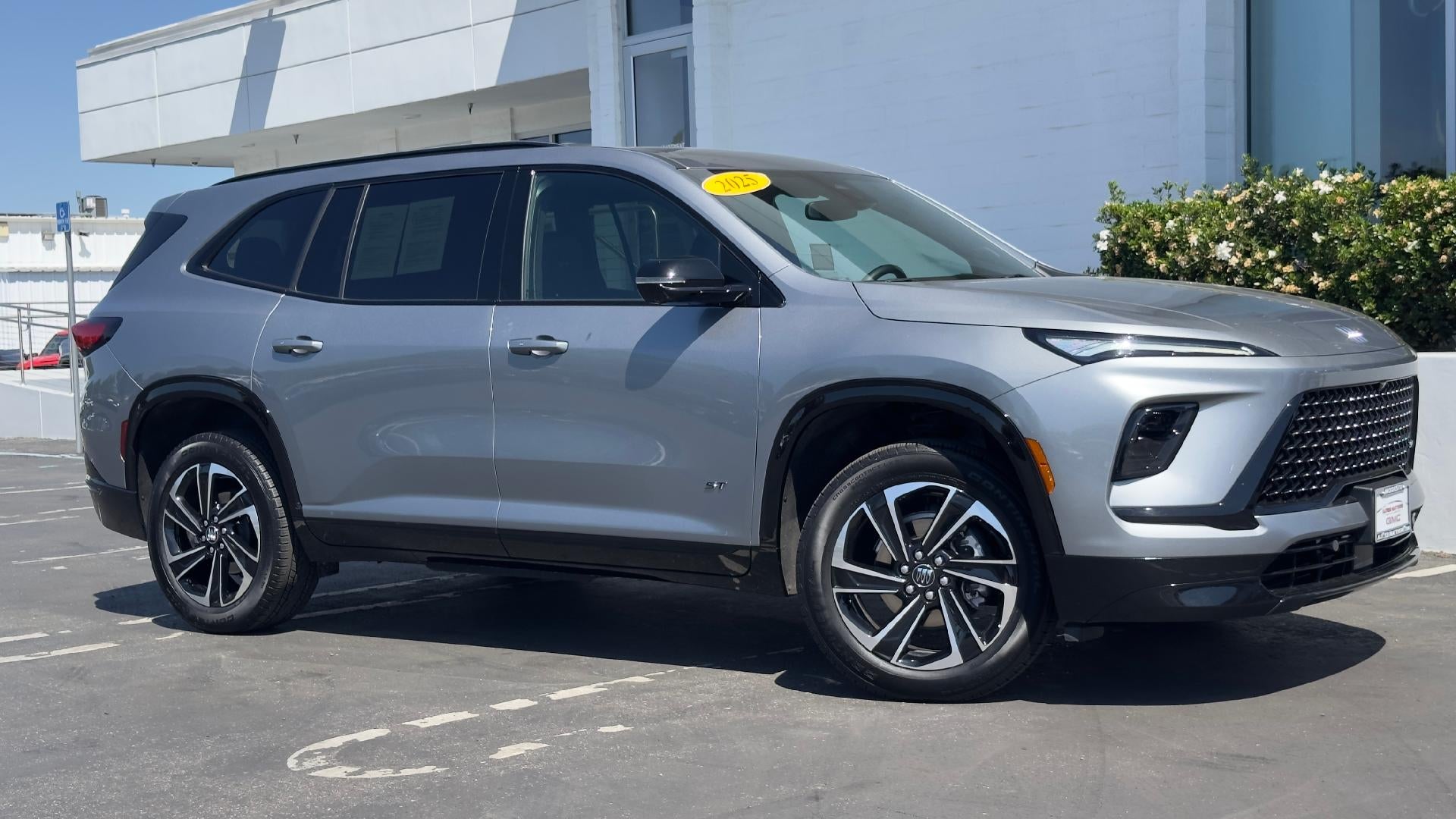 View vehicle photo 2