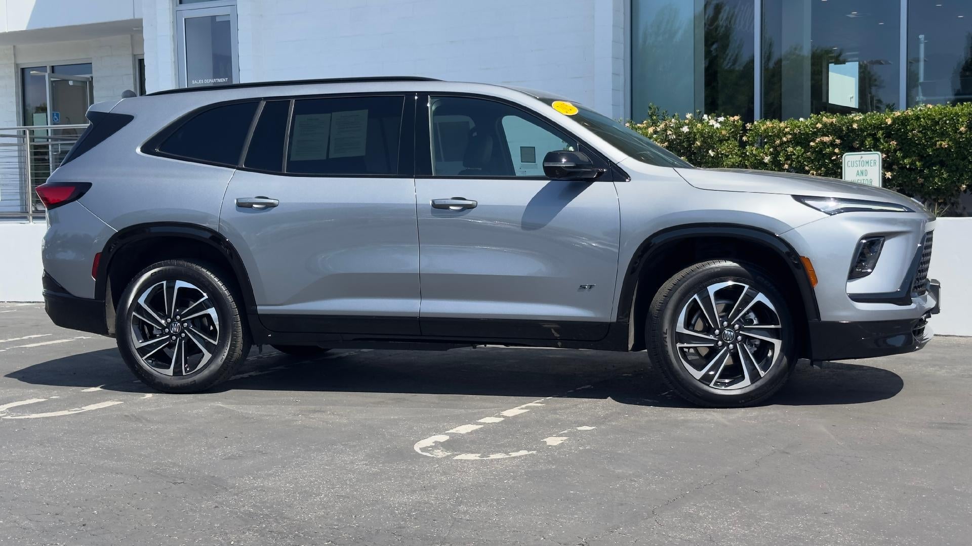 View vehicle photo 3