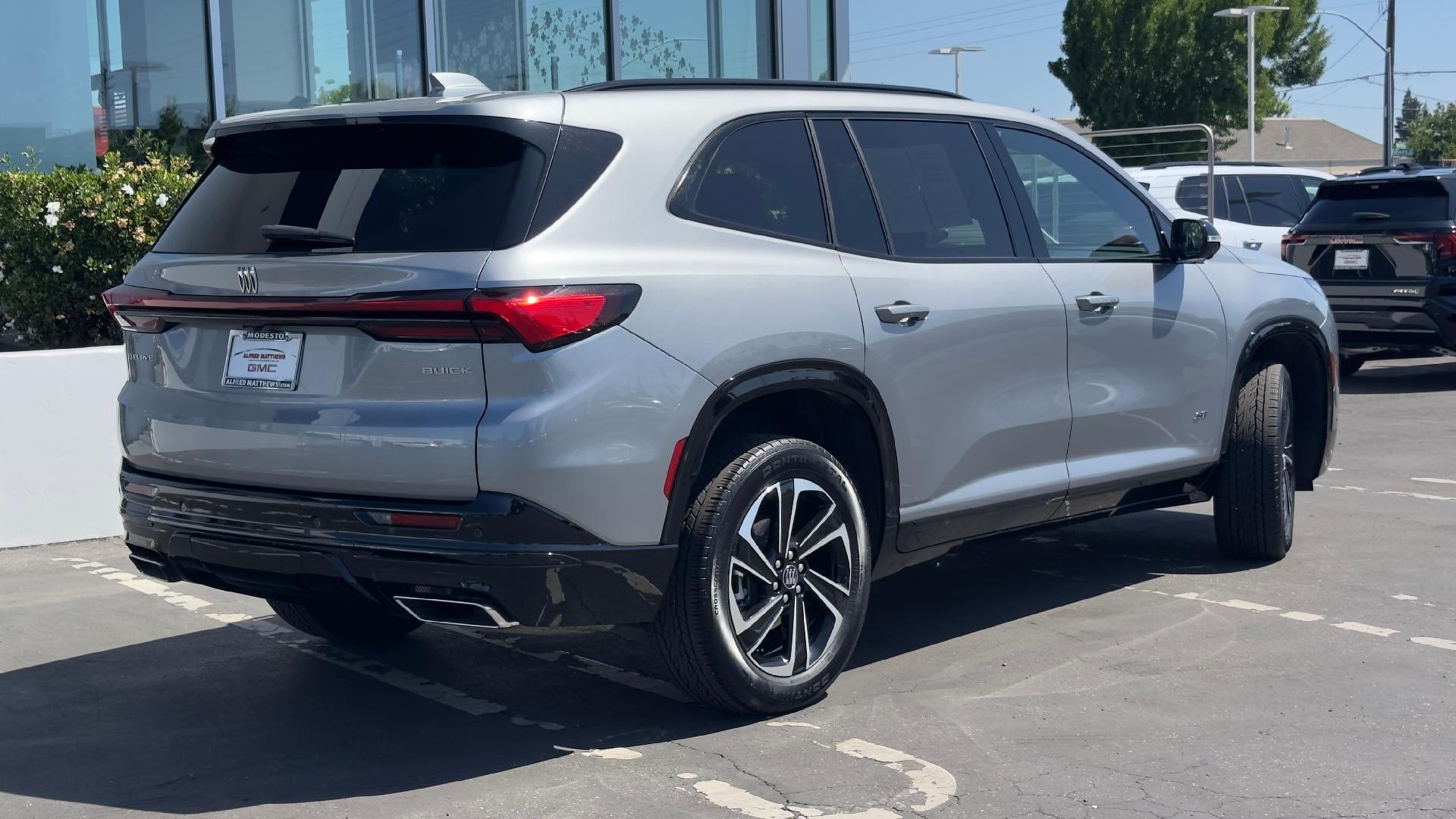 View vehicle photo 5
