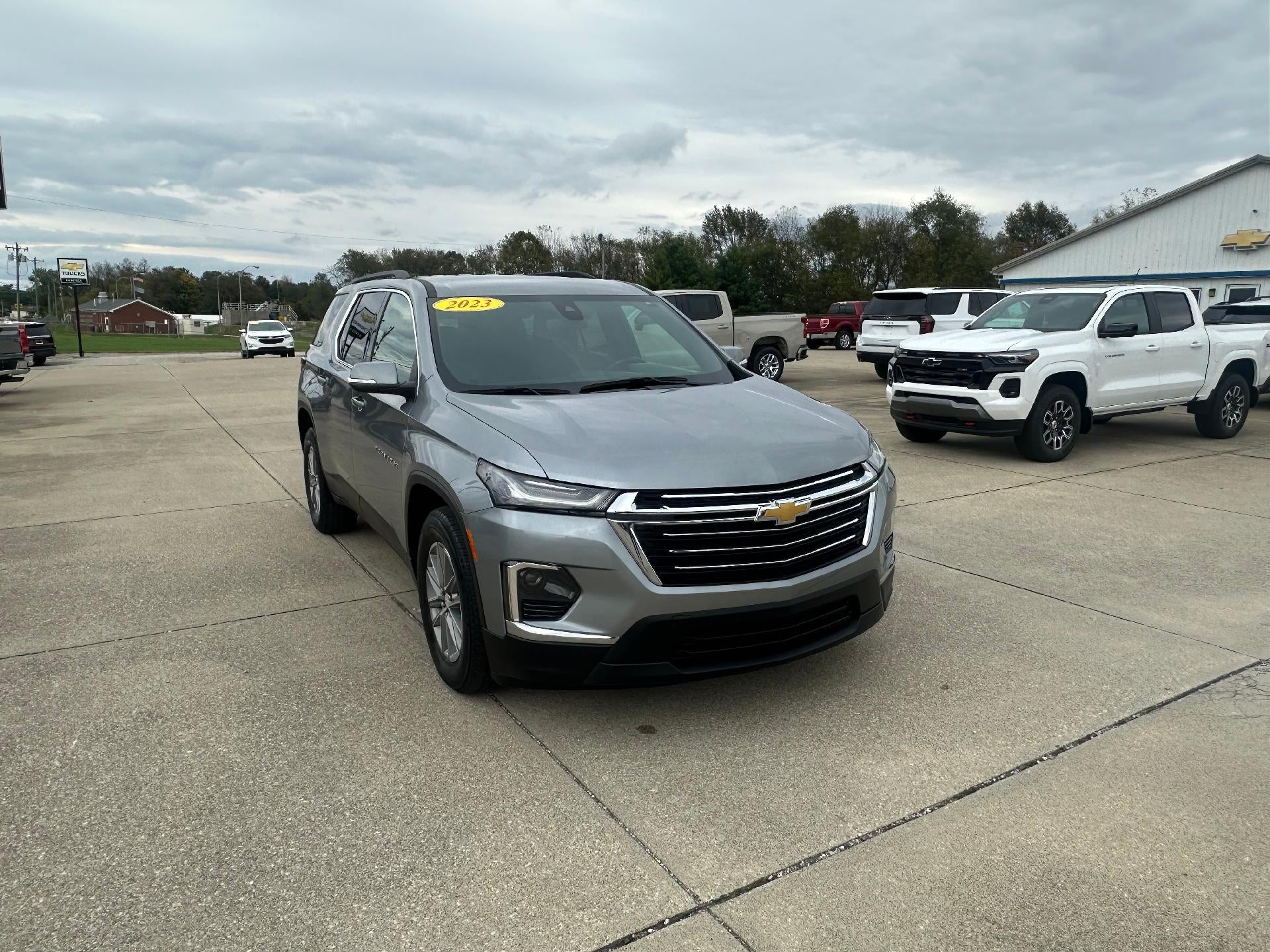  2023 Chevrolet Traverse LT Cloth FWD   