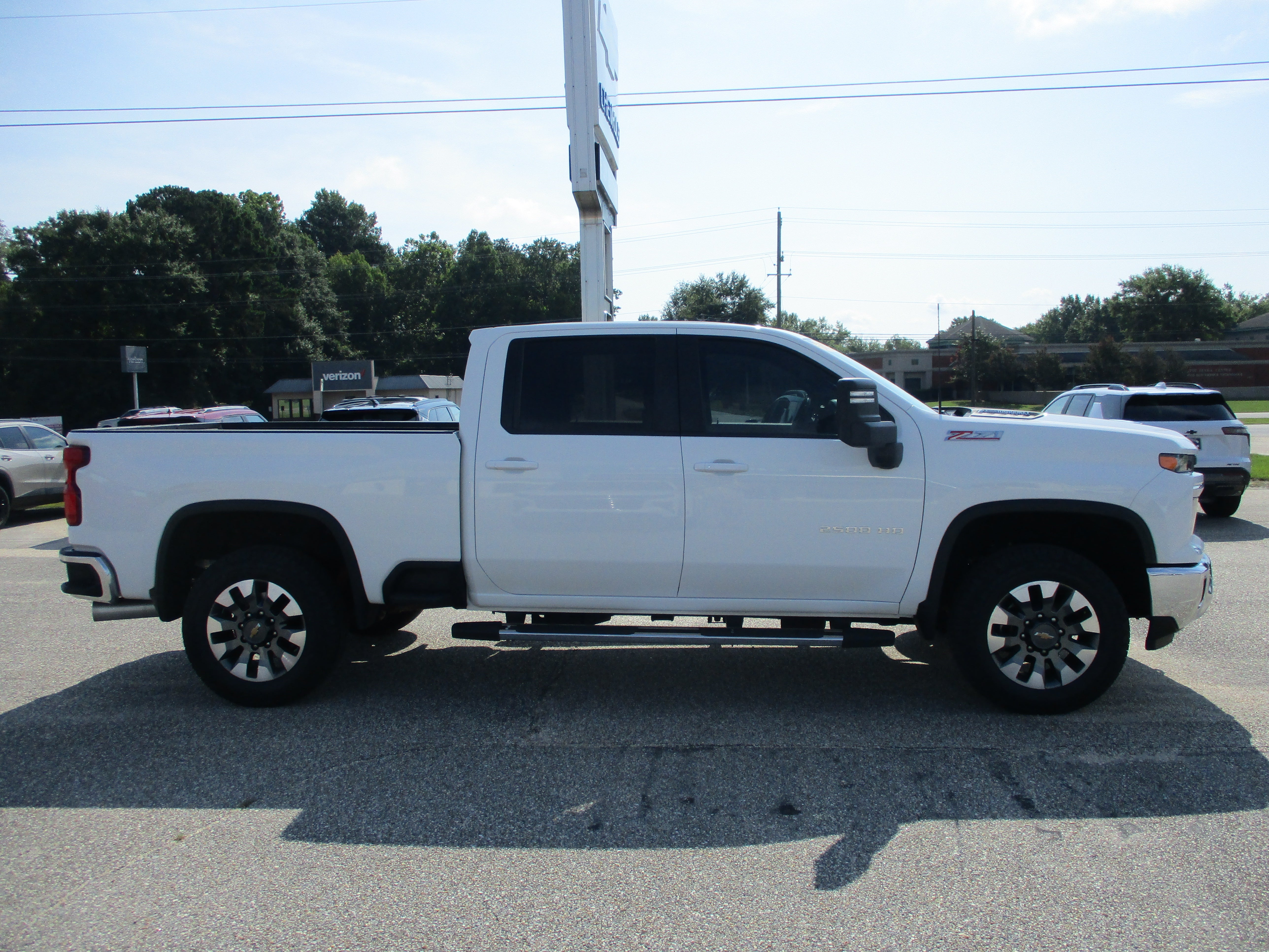 View vehicle photo 3