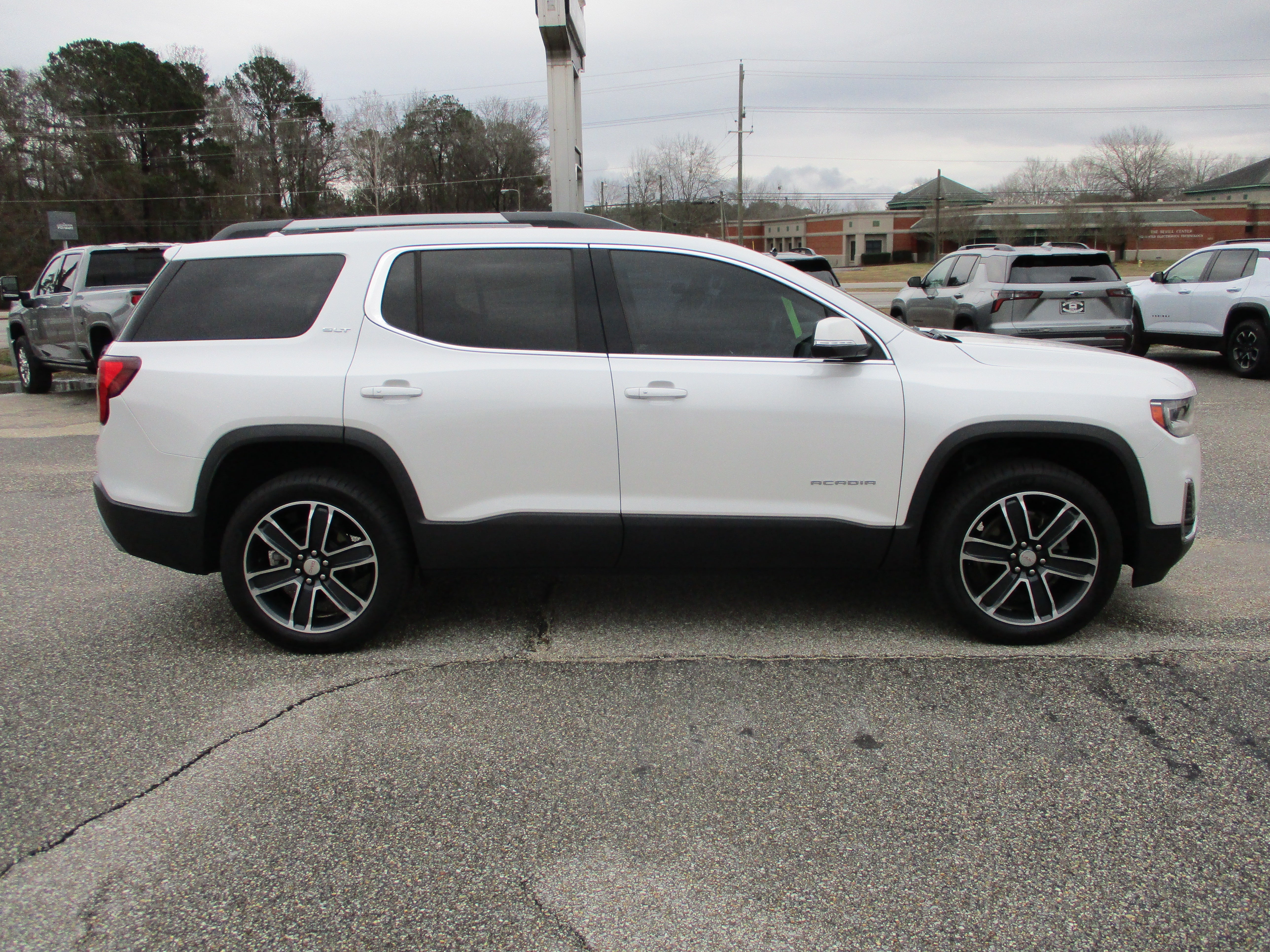 View vehicle photo 4