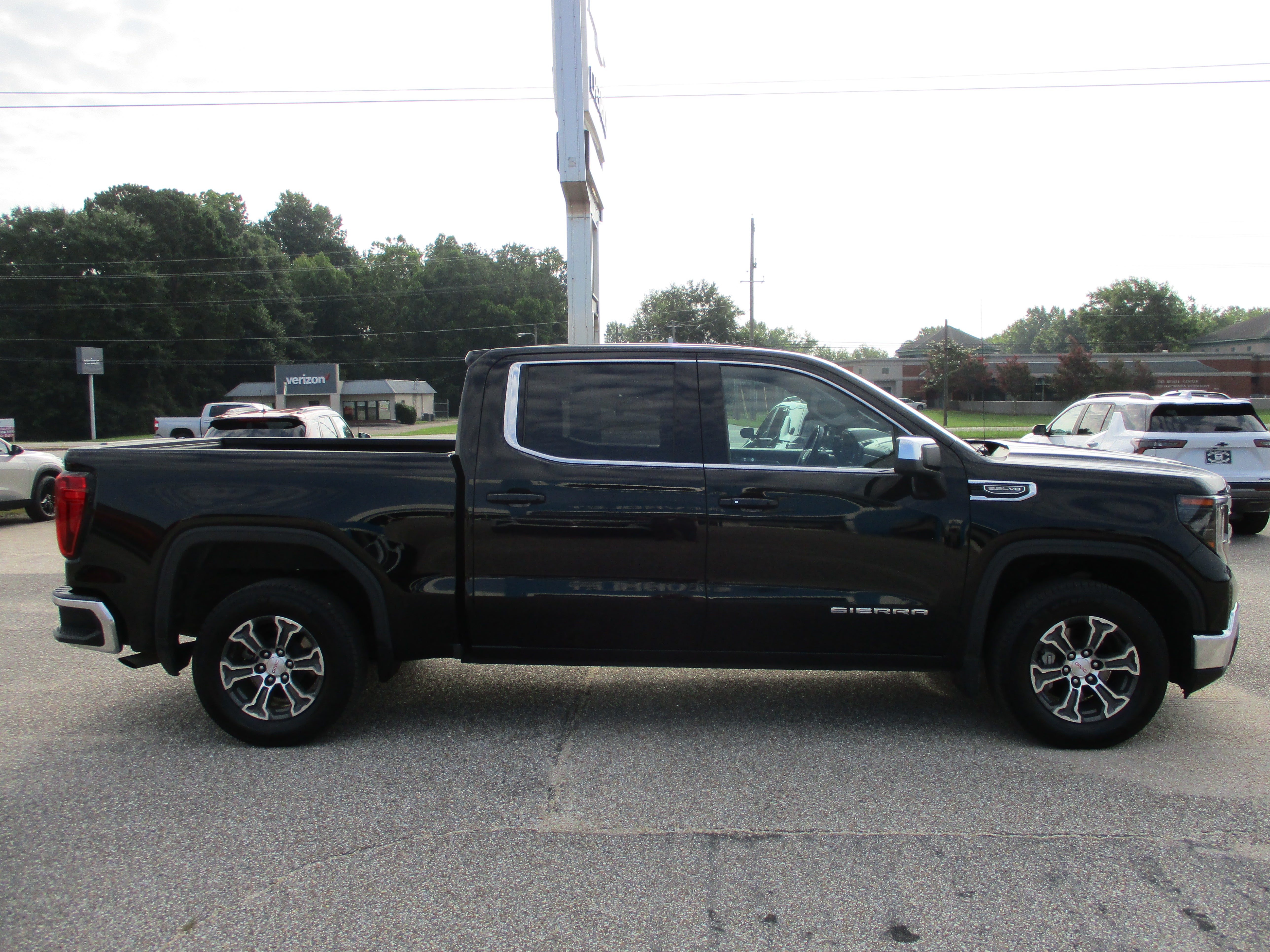 View vehicle photo 3