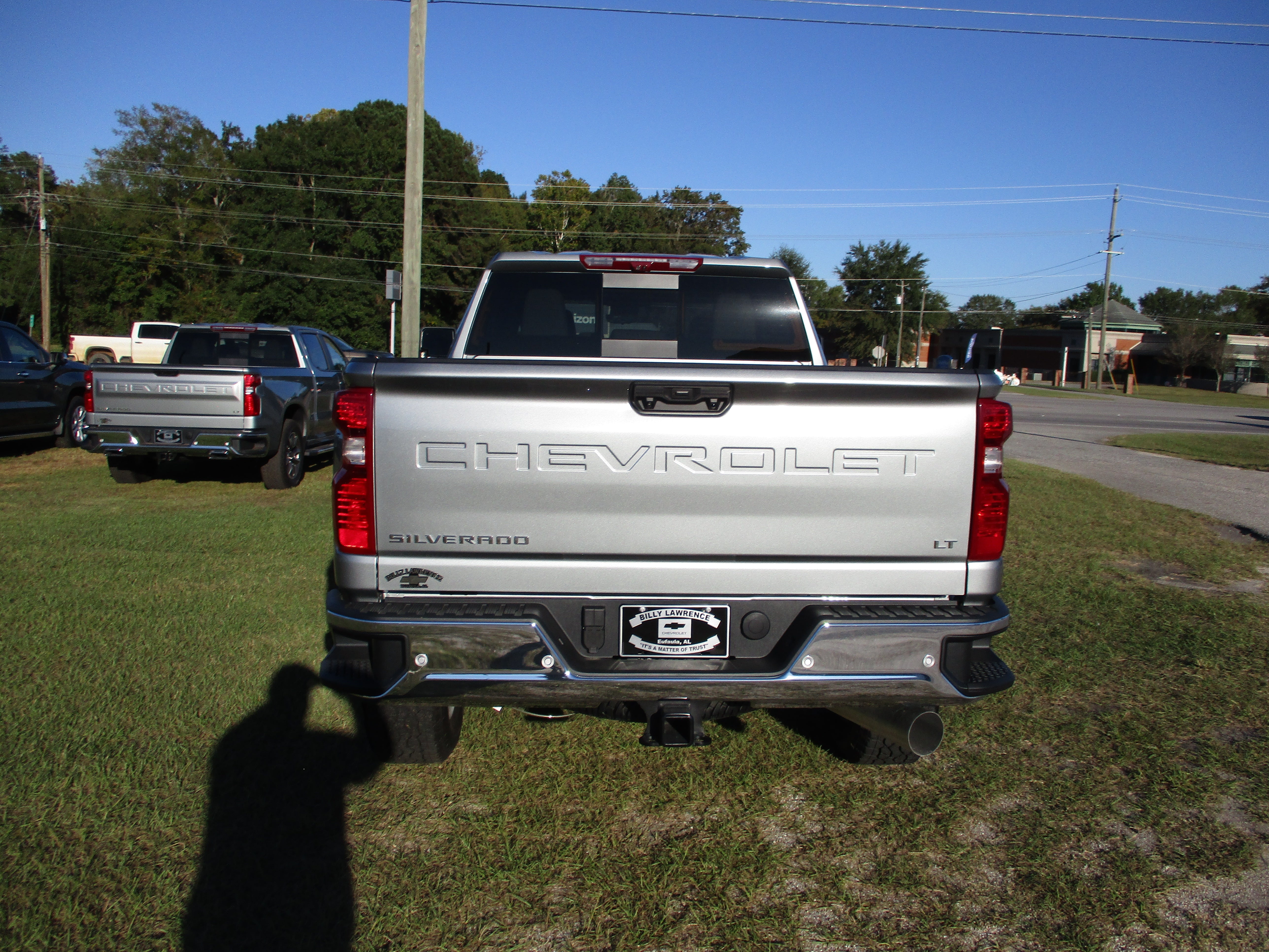 View vehicle photo 4