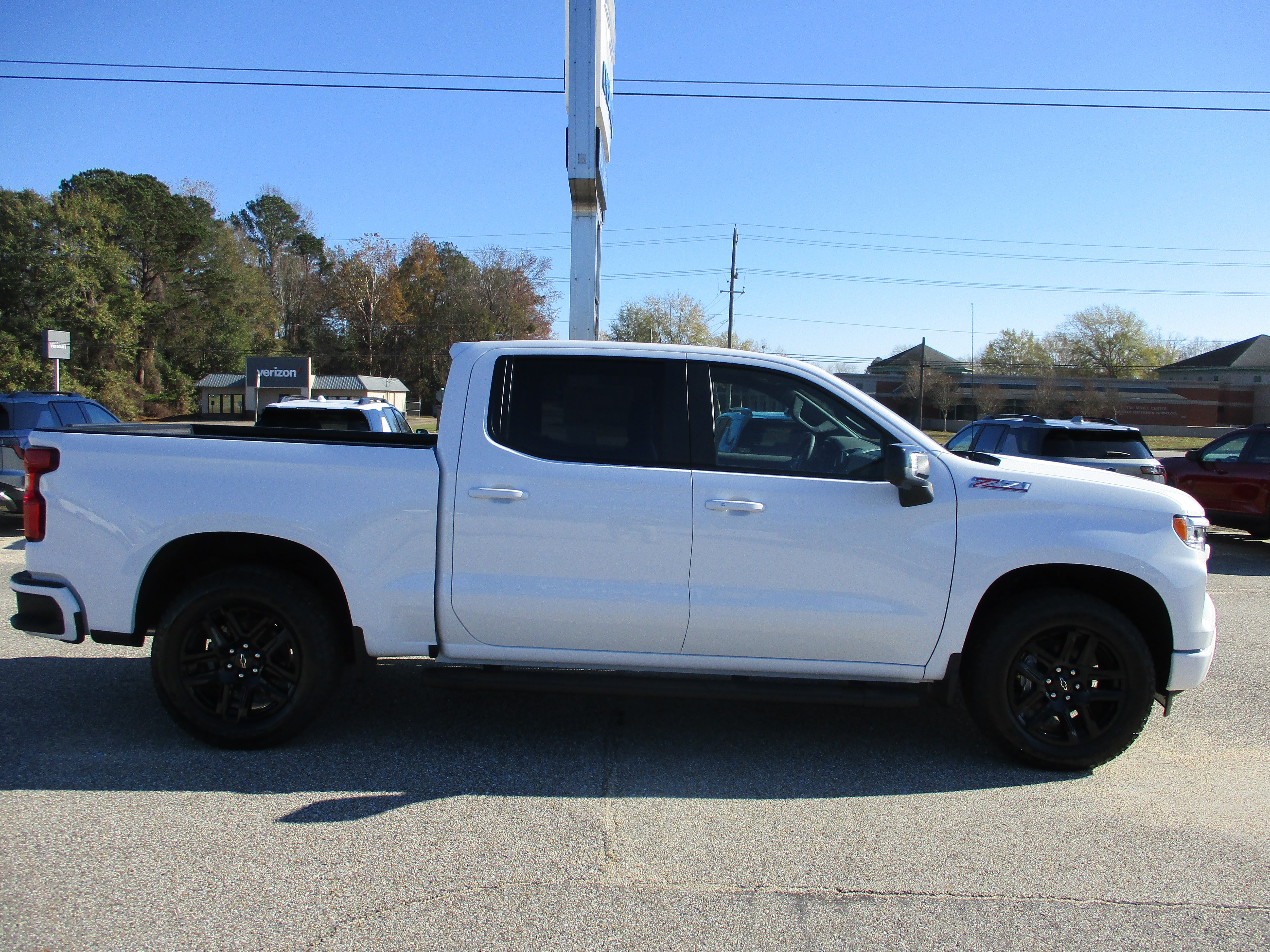 View vehicle photo 4