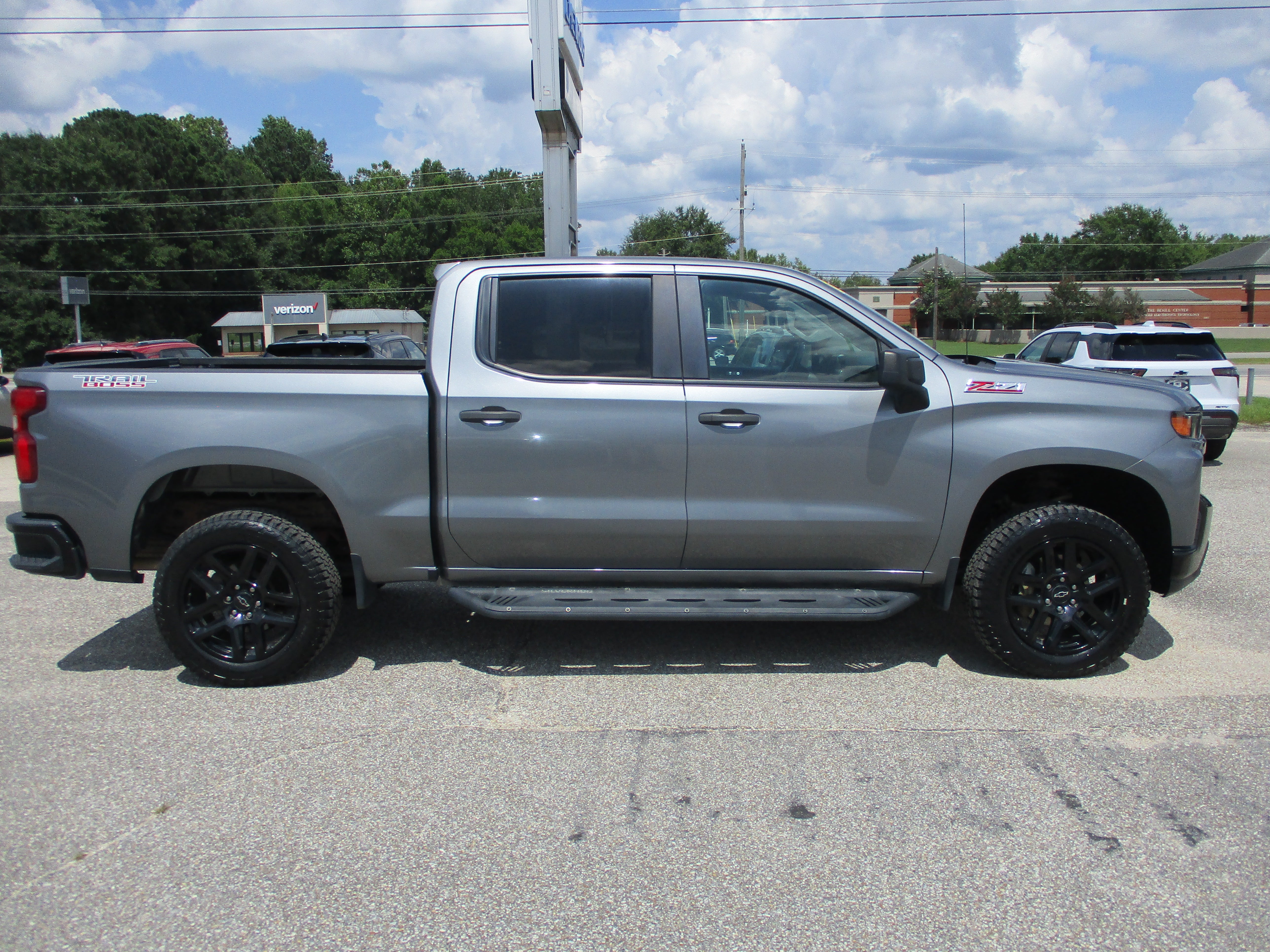 View vehicle photo 3