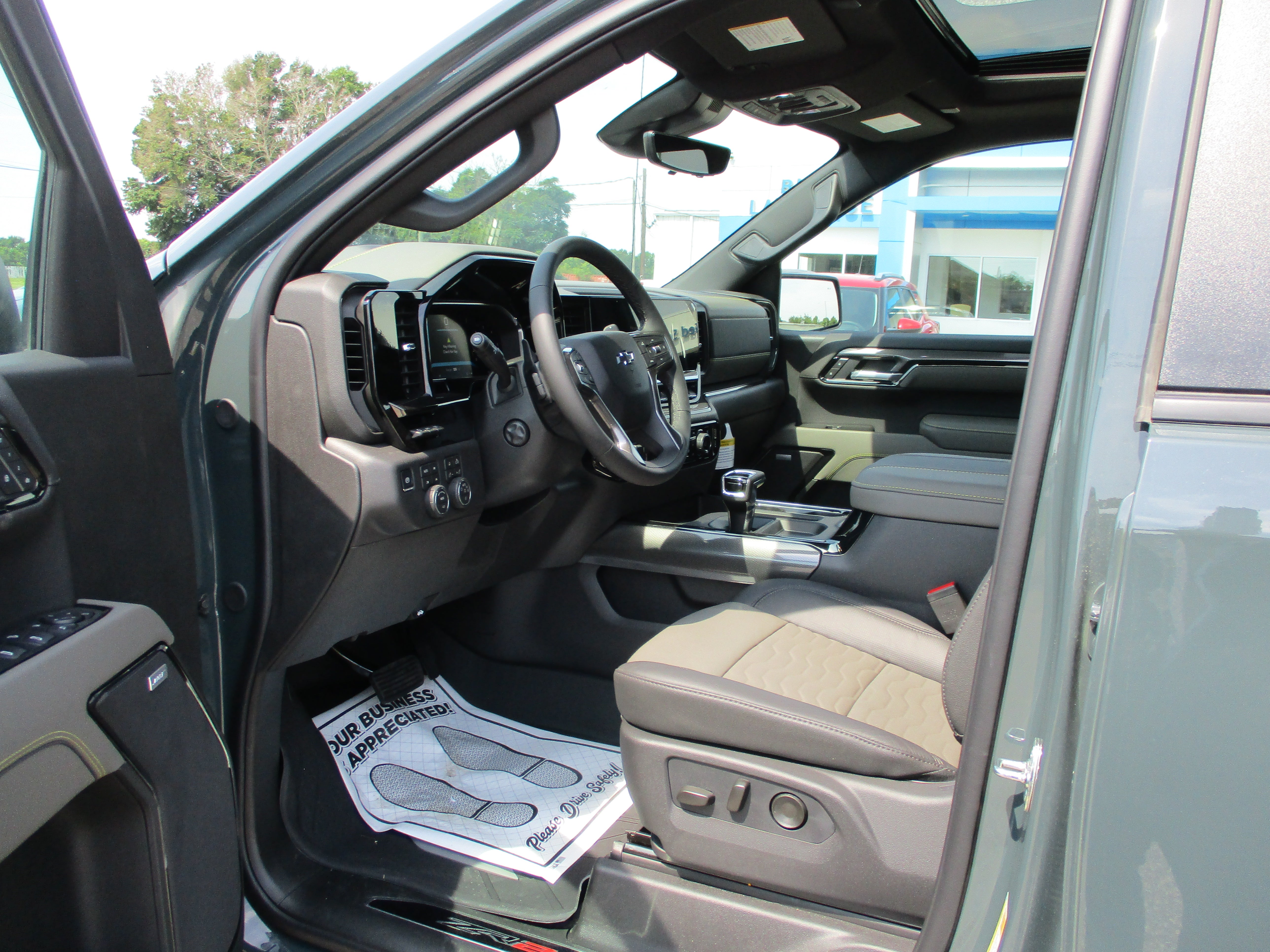 View vehicle photo 5
