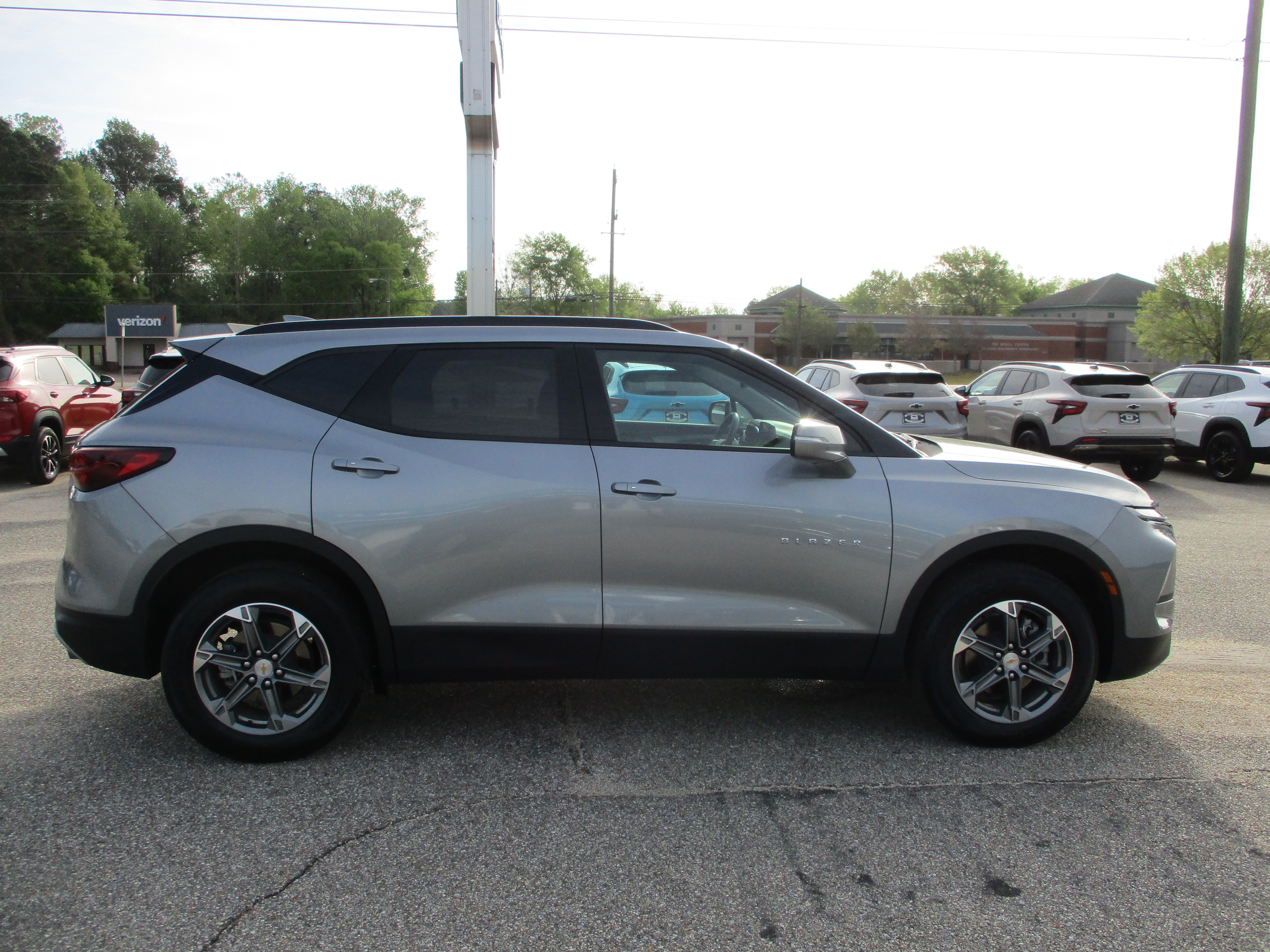 View vehicle photo 3