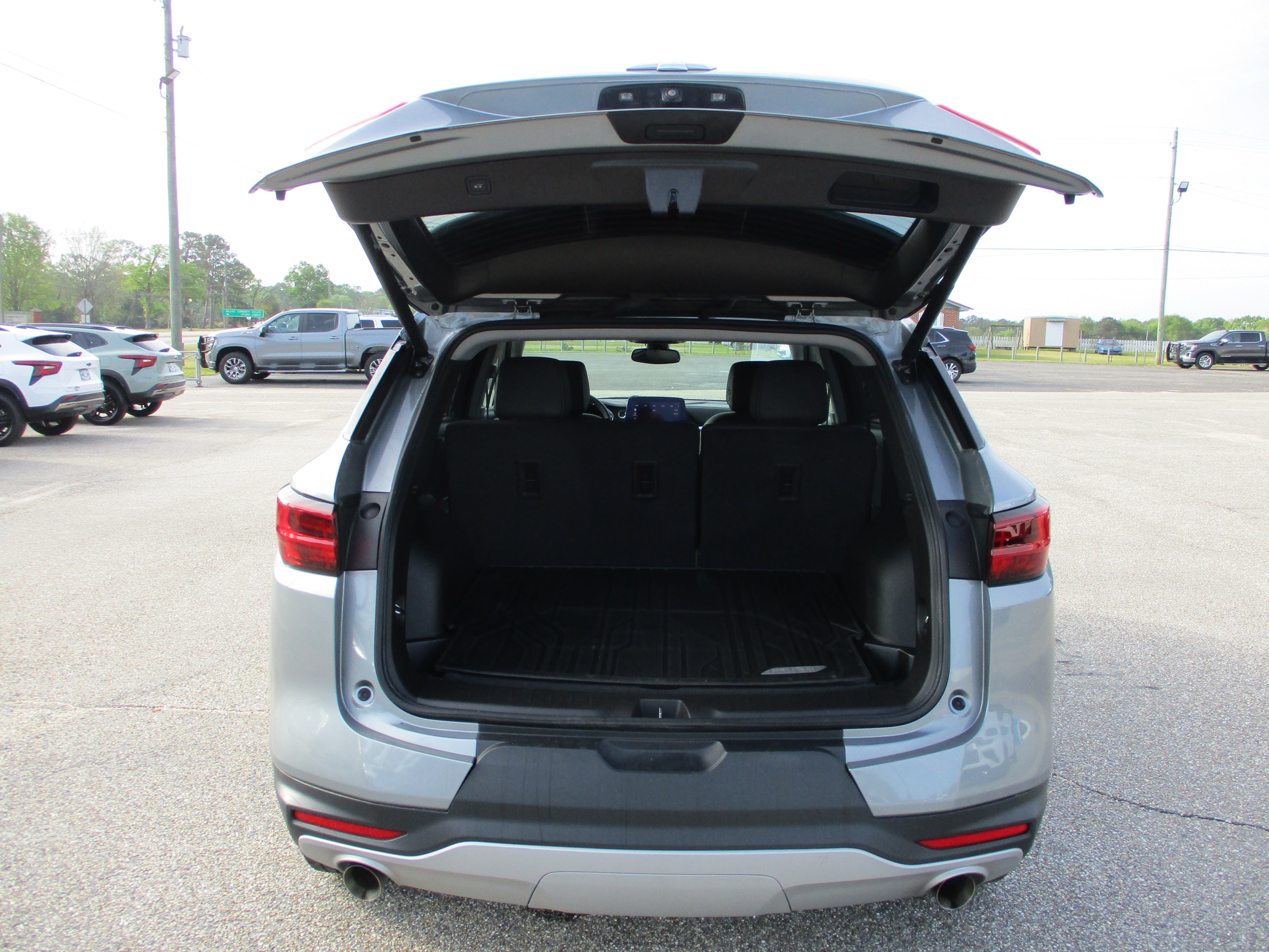 View vehicle photo 7